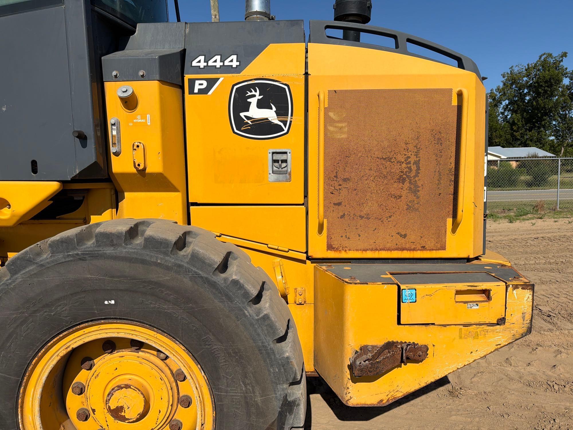 John Deere 444
