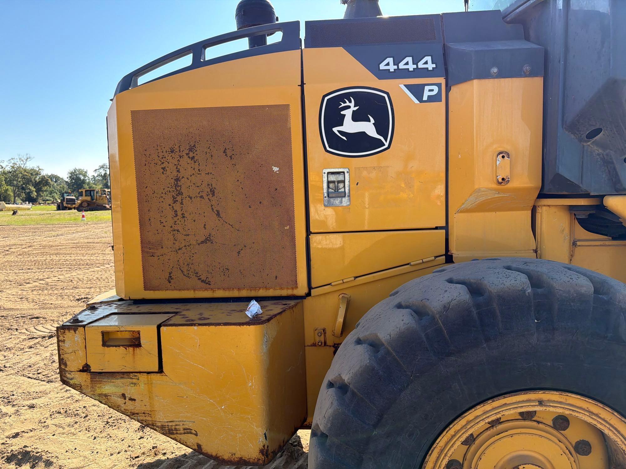 John Deere 444