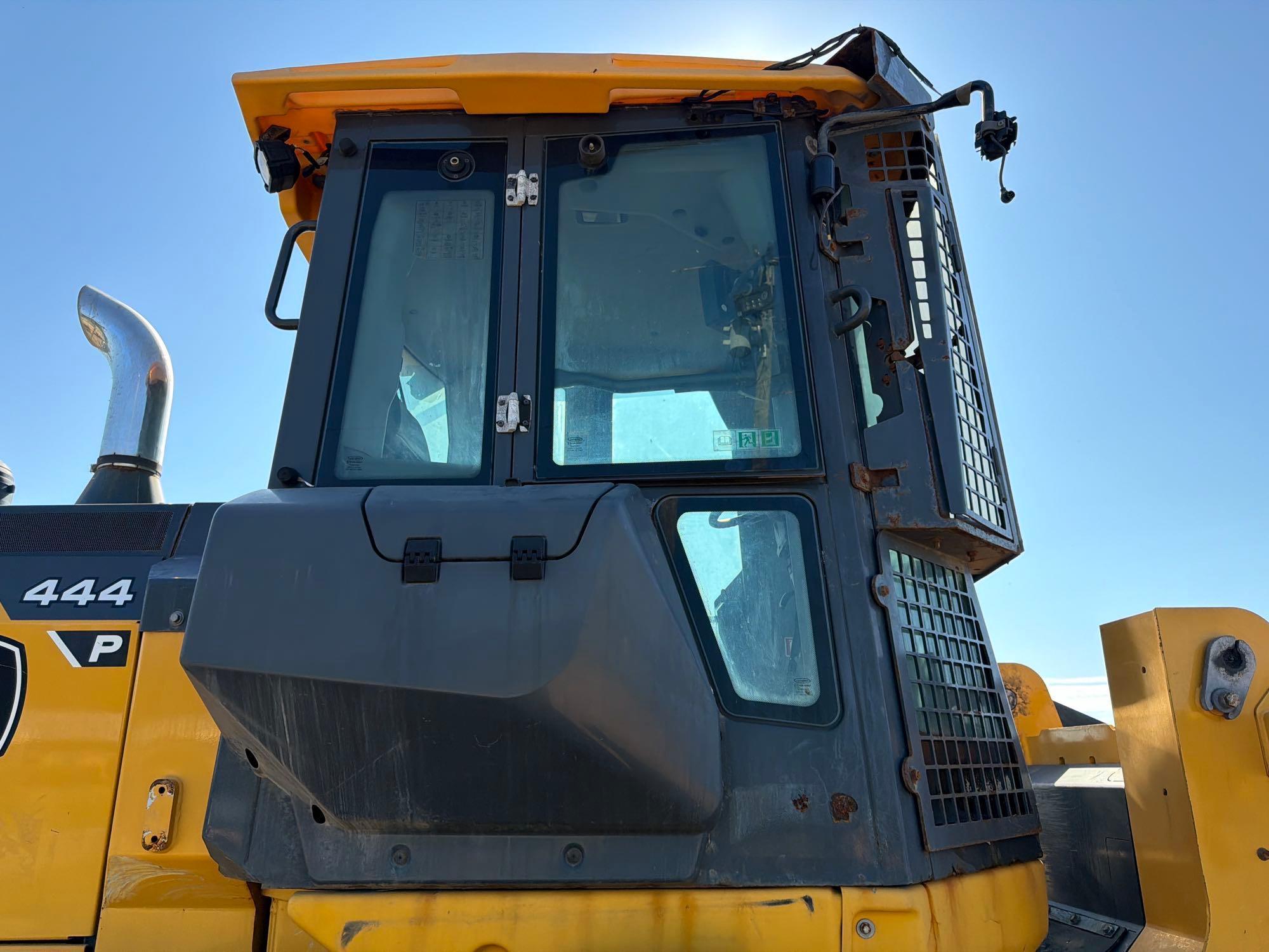 John Deere 444
