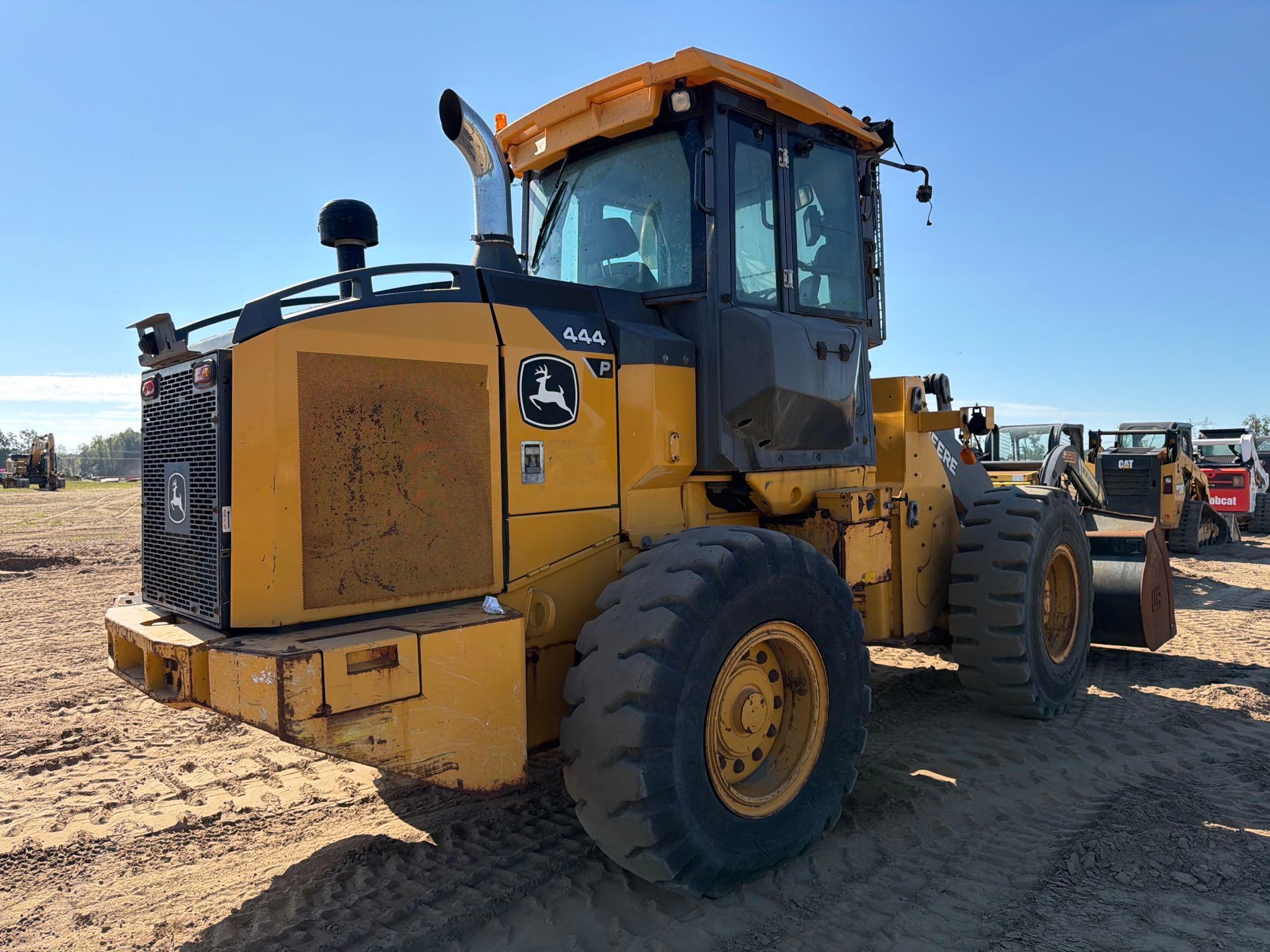 John Deere 444