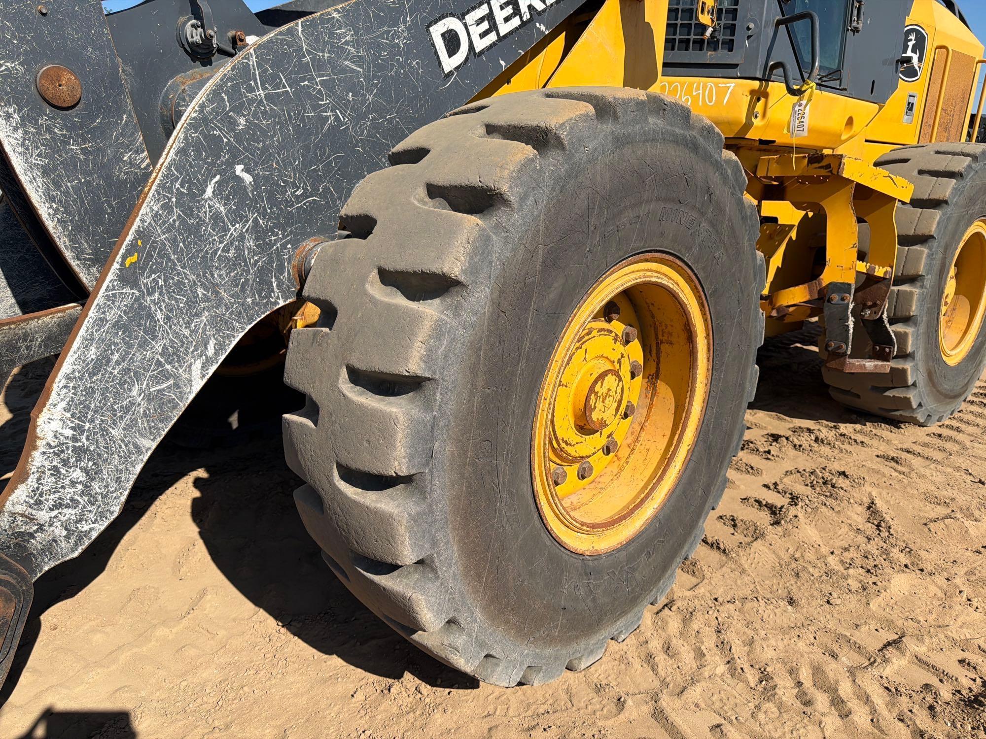 John Deere 444
