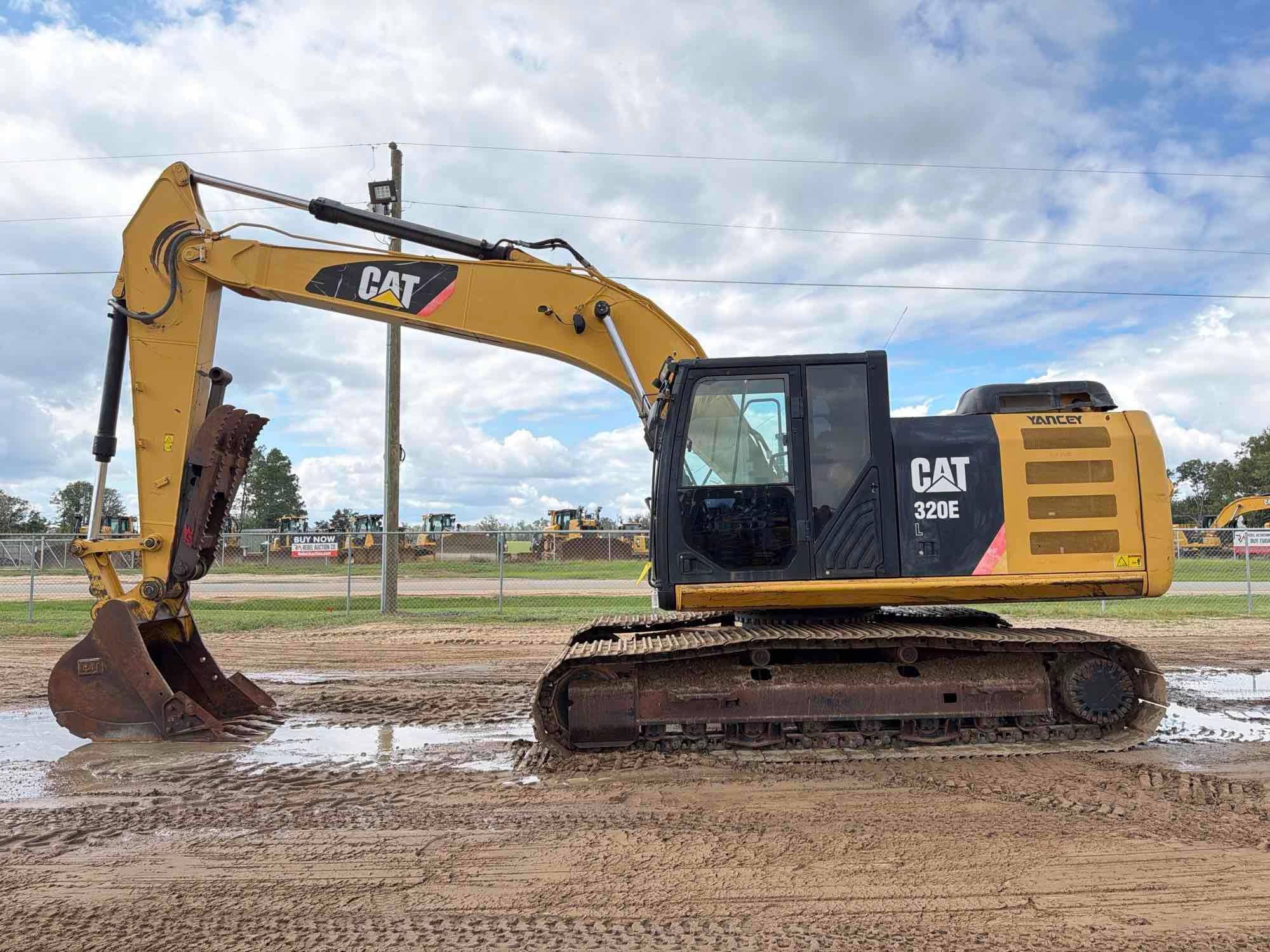 Photo of Caterpillar 320