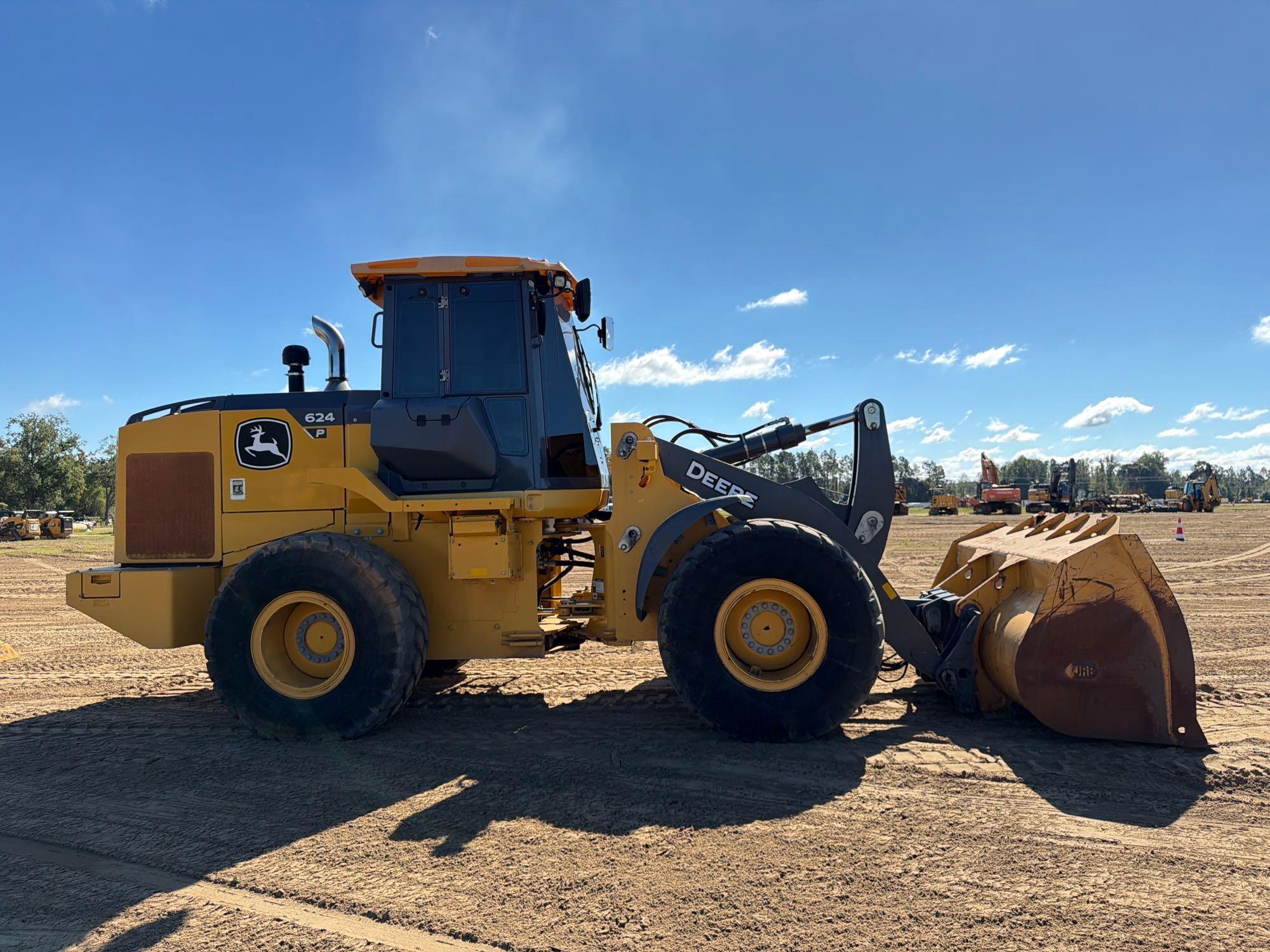 John Deere 624
