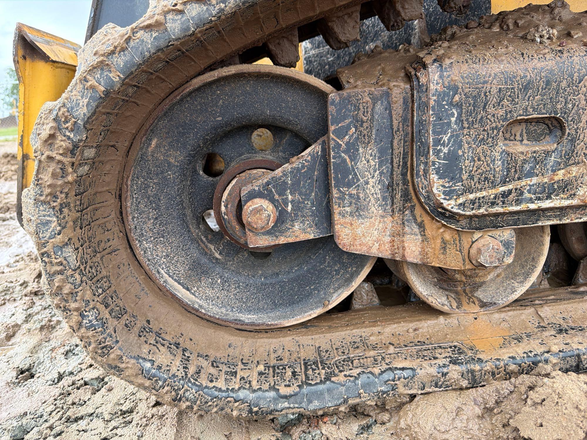 2013 John Deere 333 E
