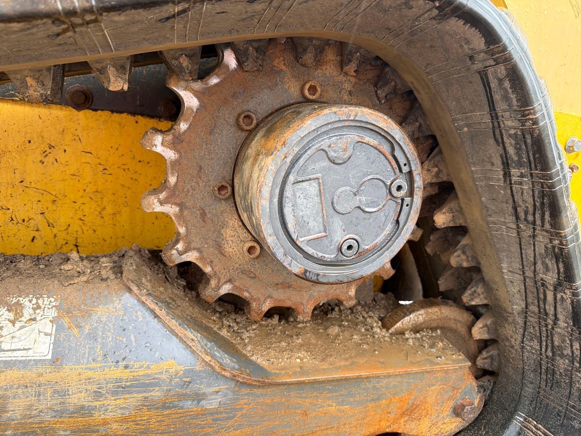 2019 New Holland C232