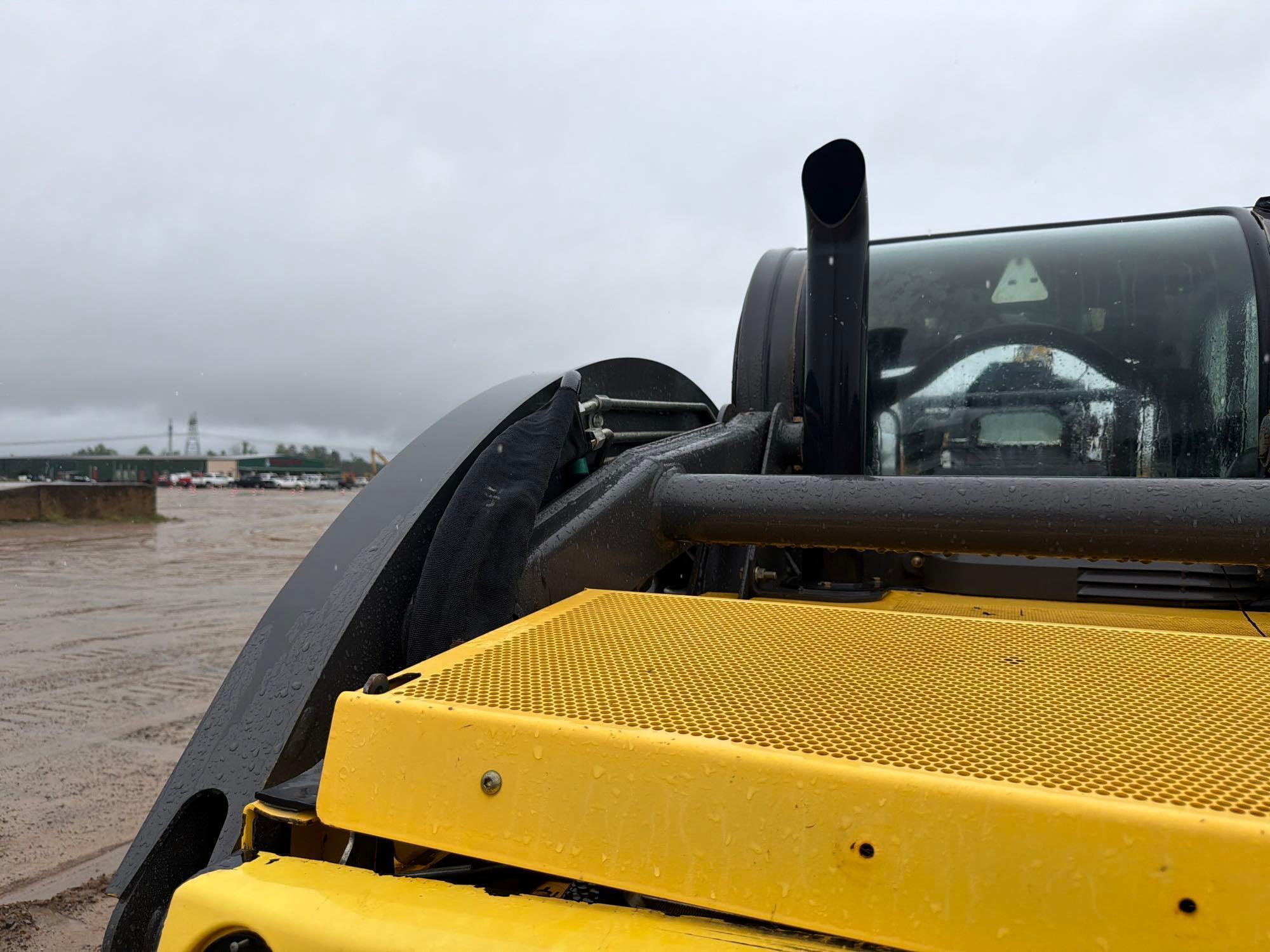 2019 New Holland C232