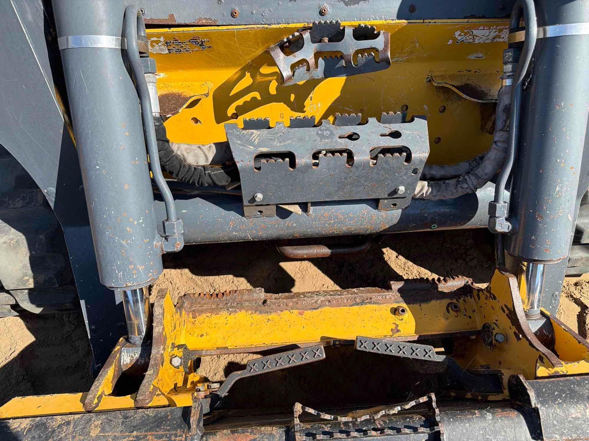 2022 John Deere 331G