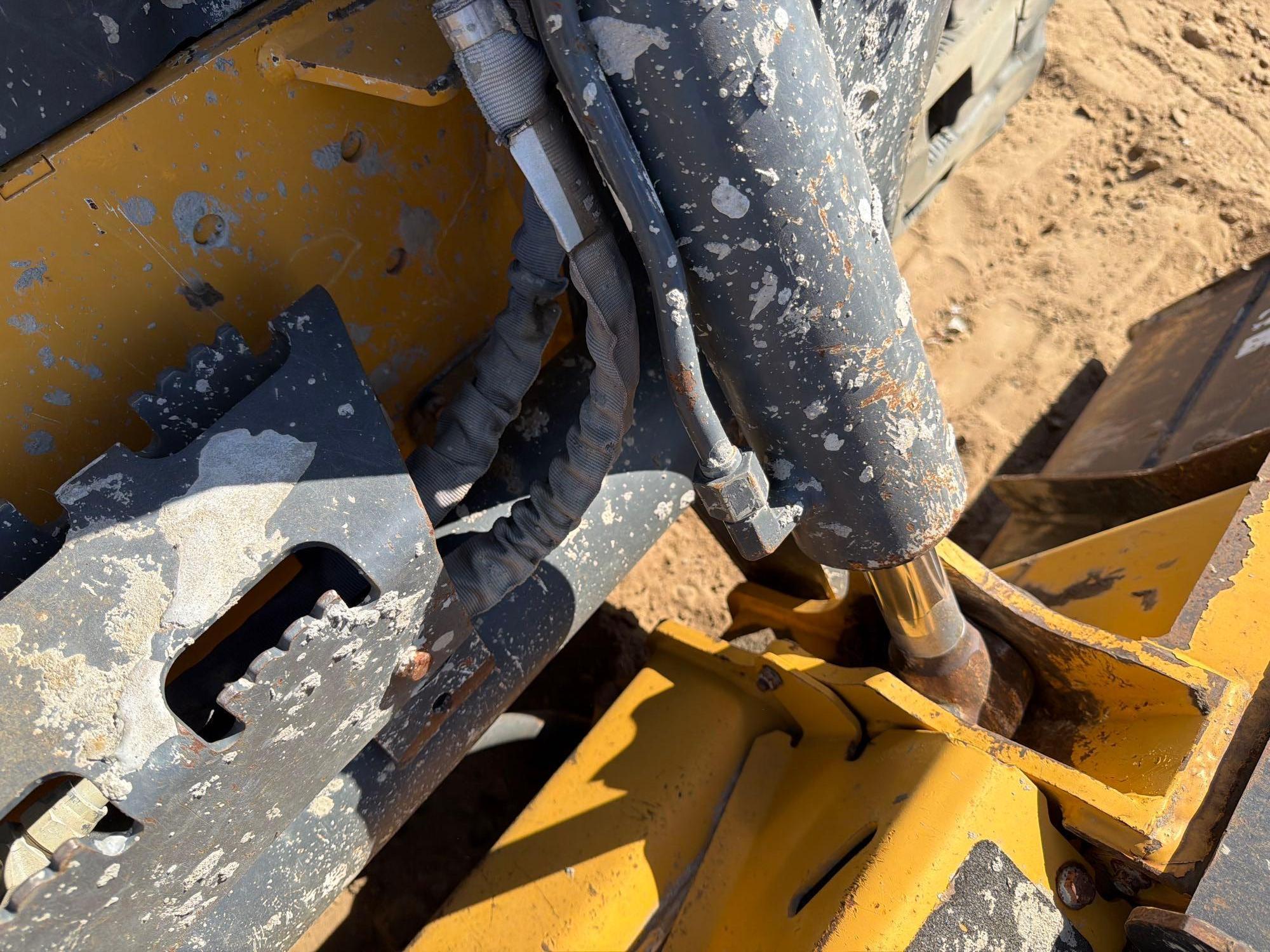 2023 John Deere 325G