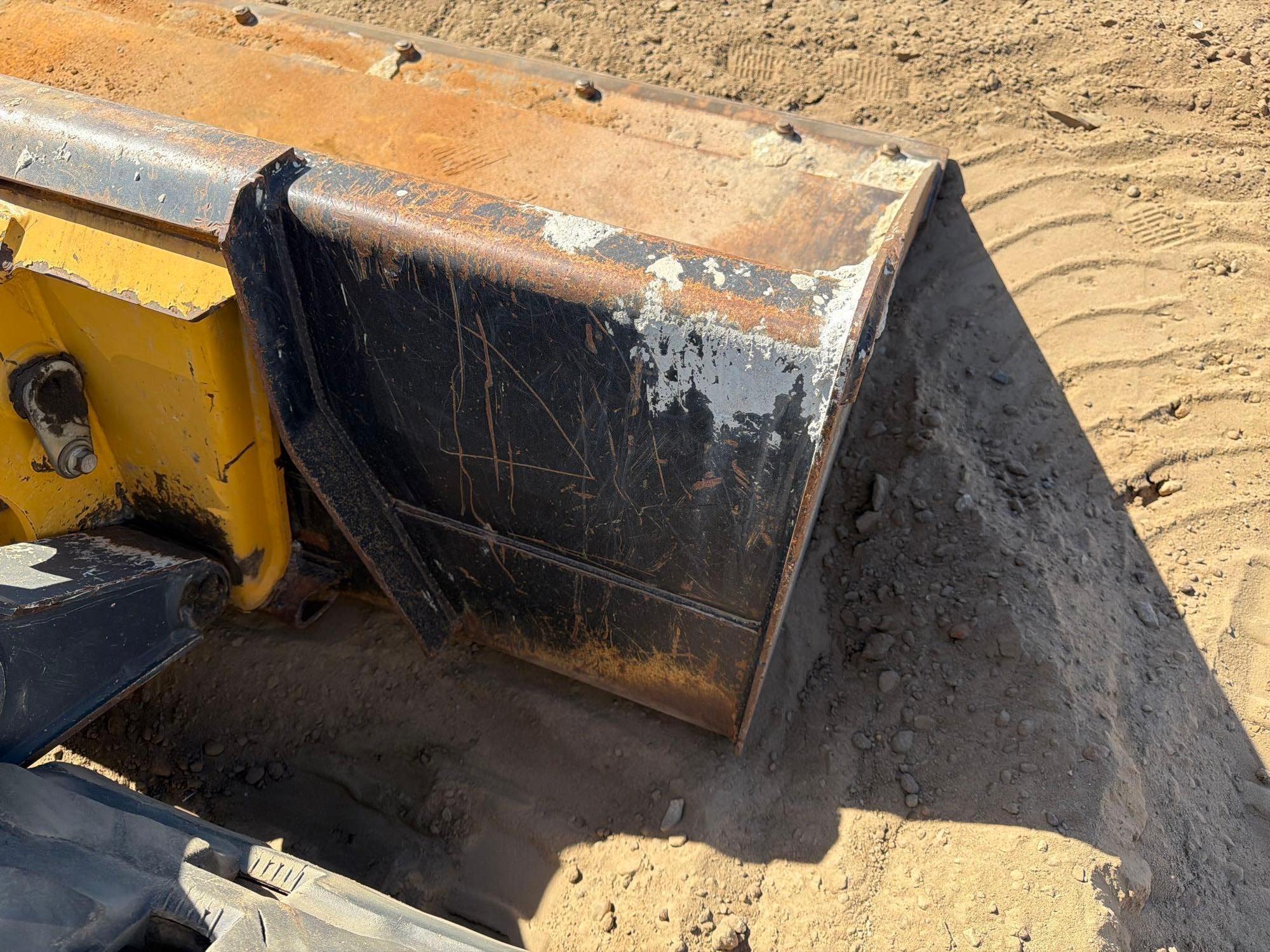 2023 John Deere 325G