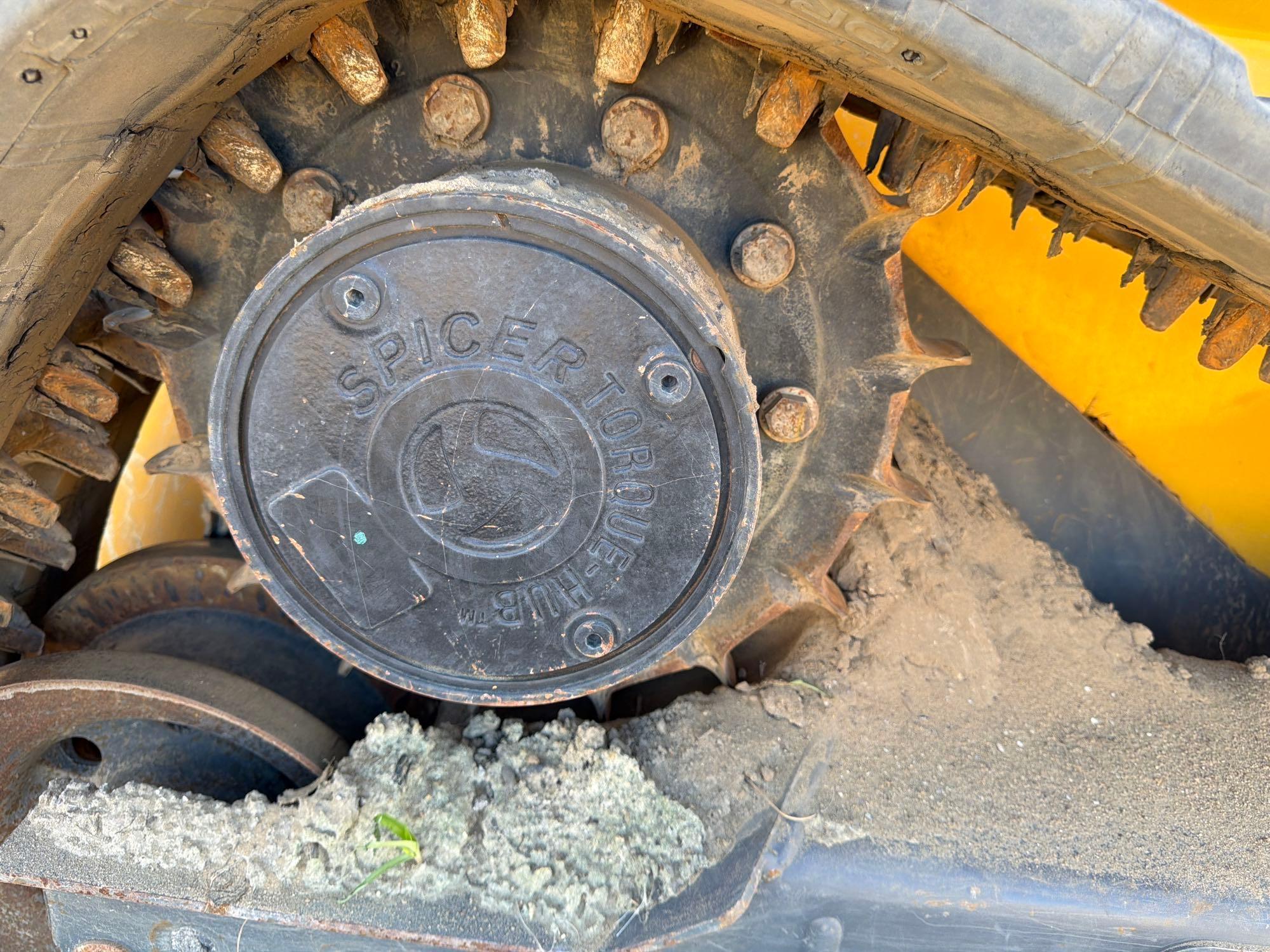 2023 John Deere 325G