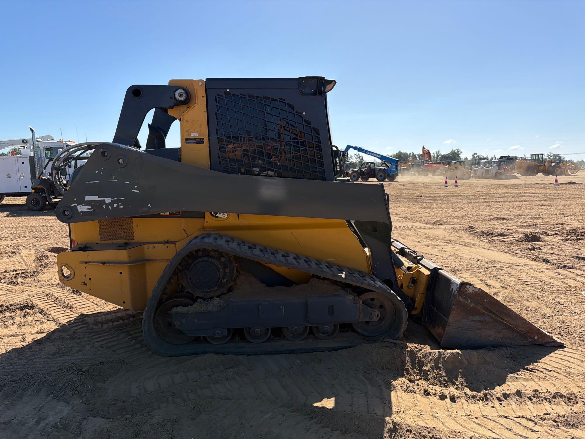 2023 John Deere 325G