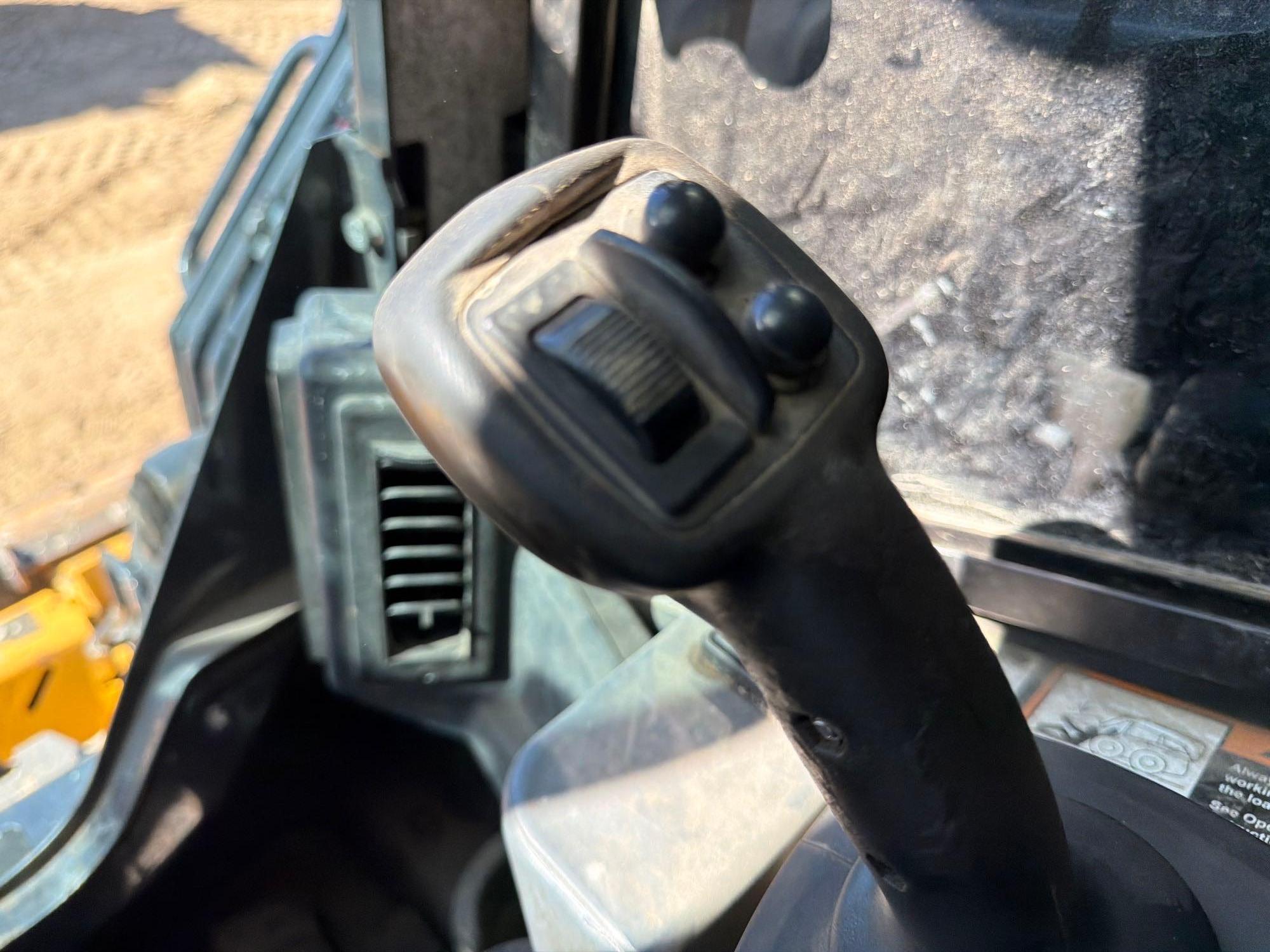 2023 John Deere 325G