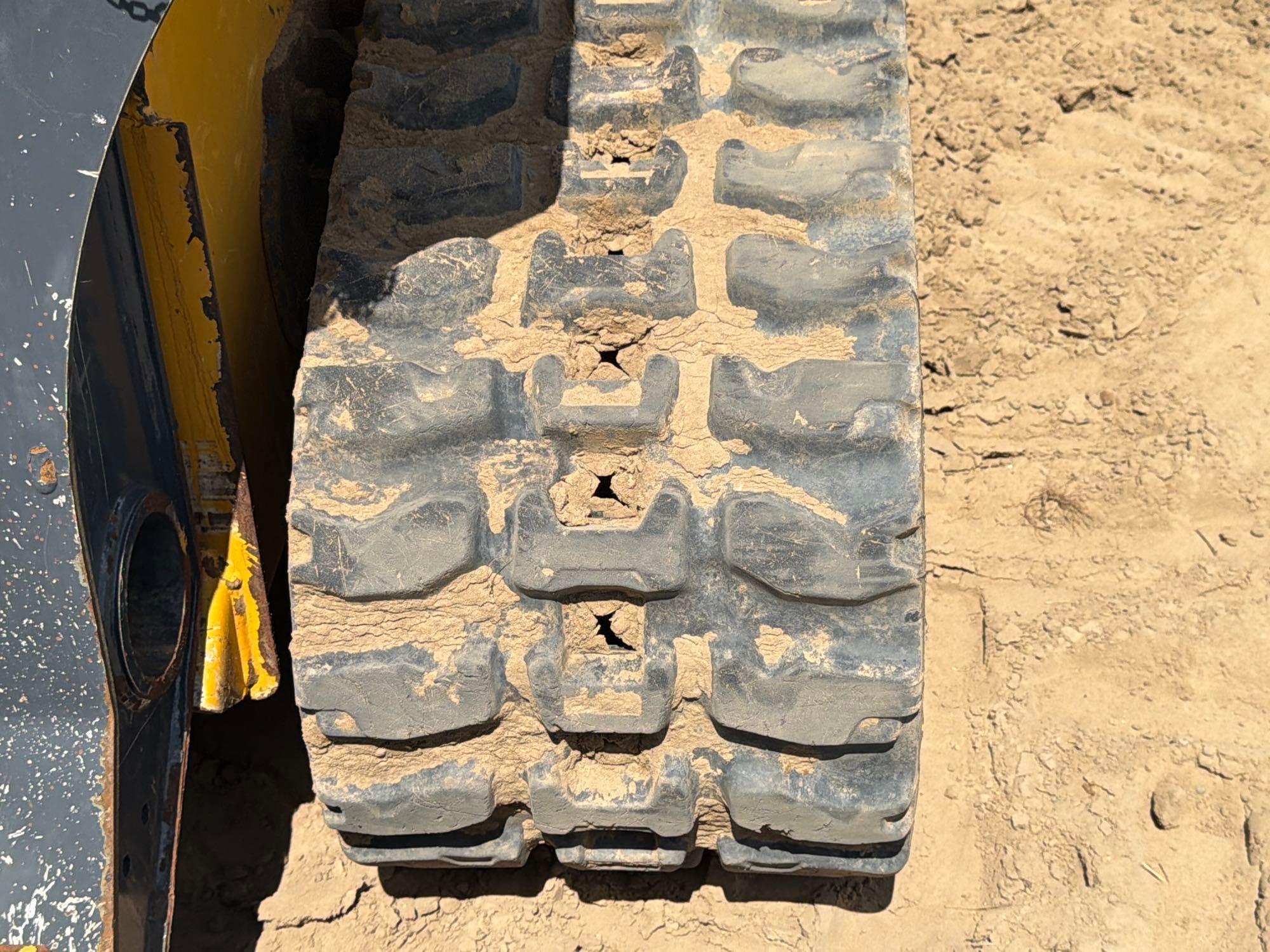 John Deere 325G
