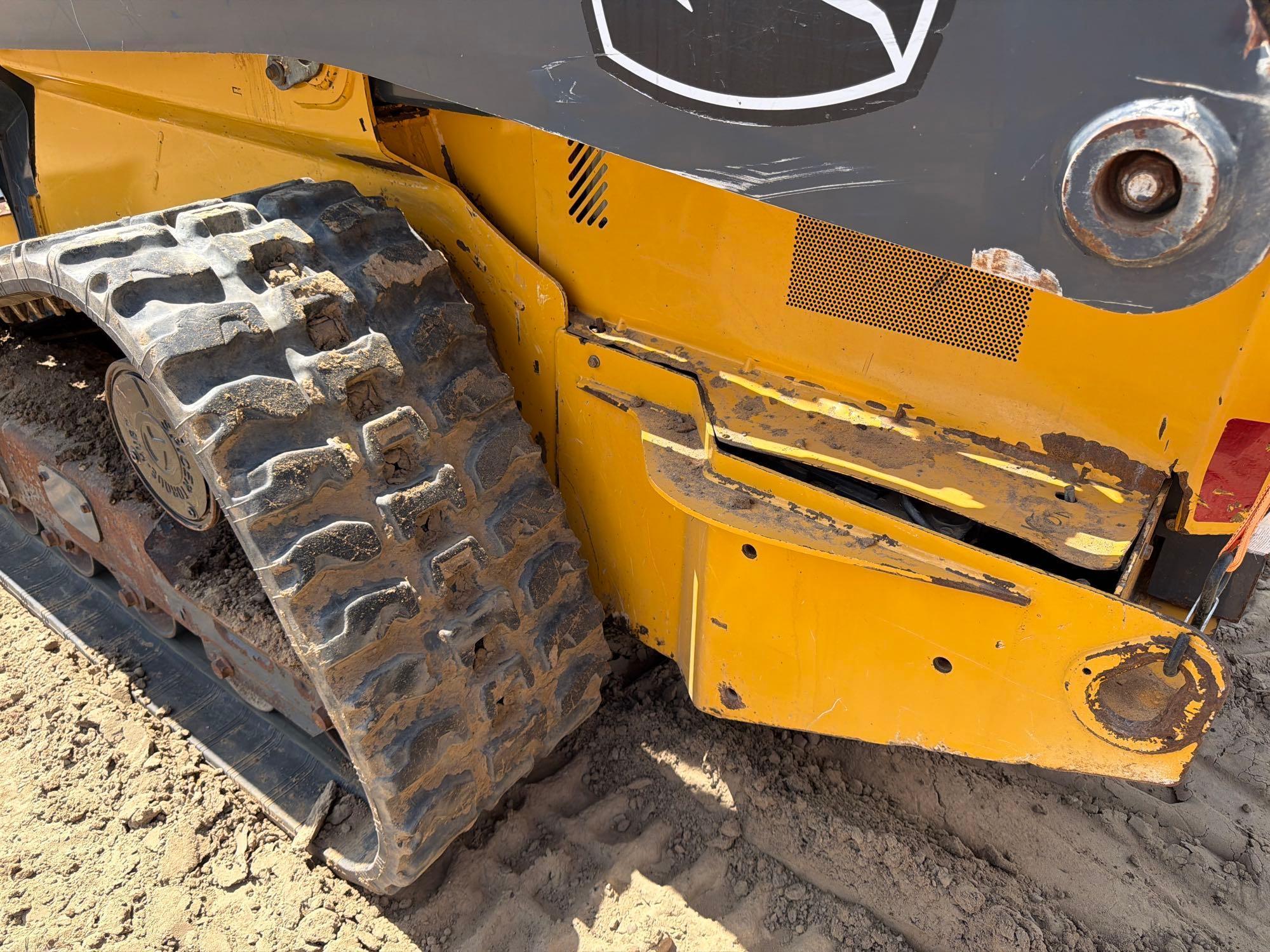 John Deere 325G