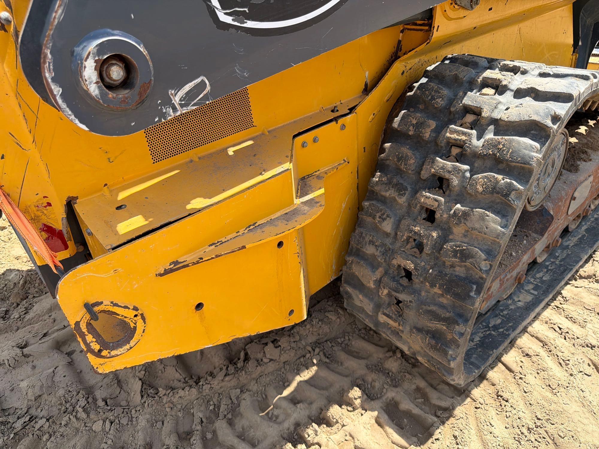 John Deere 325G