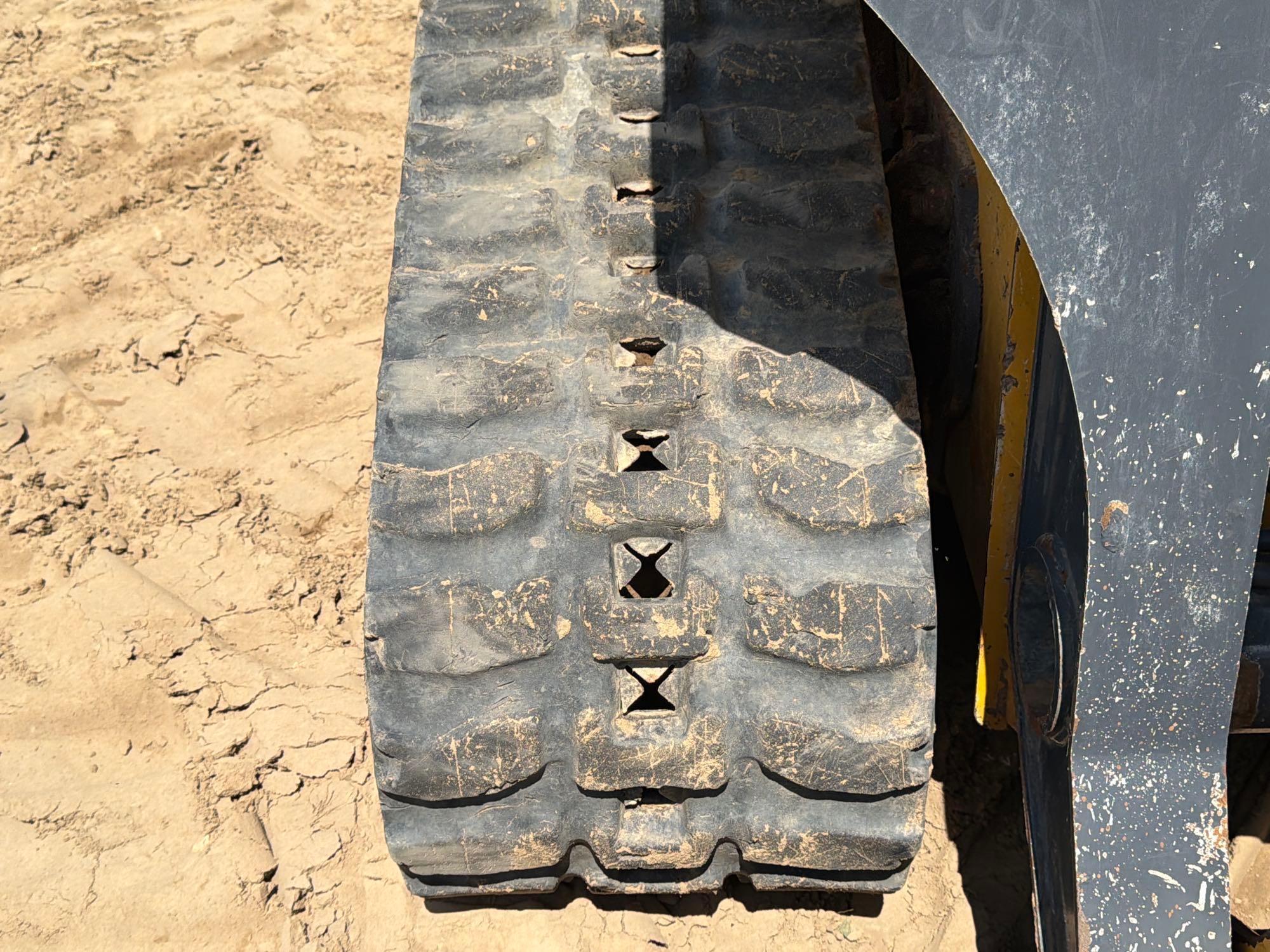 John Deere 325G