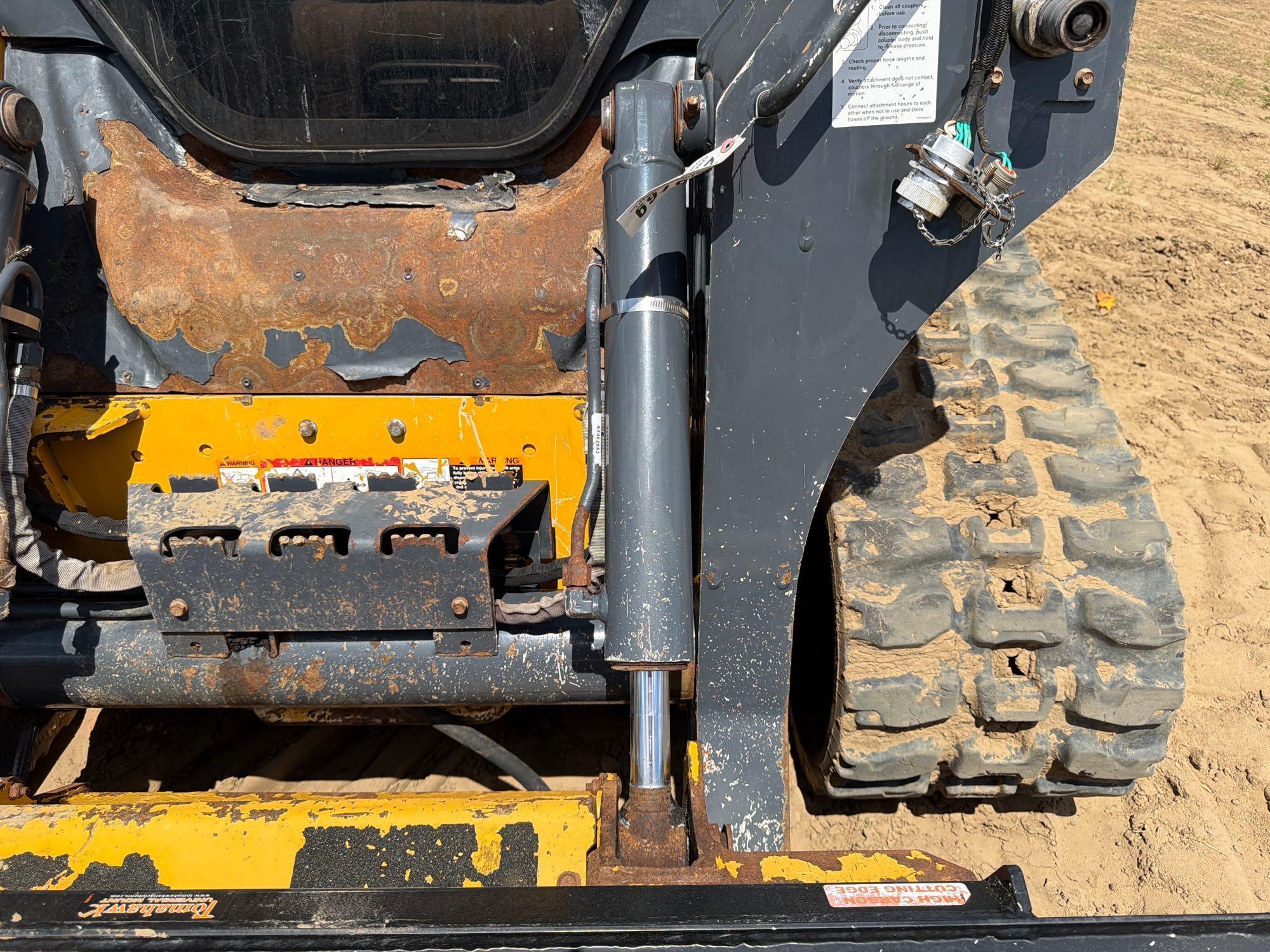 John Deere 325G