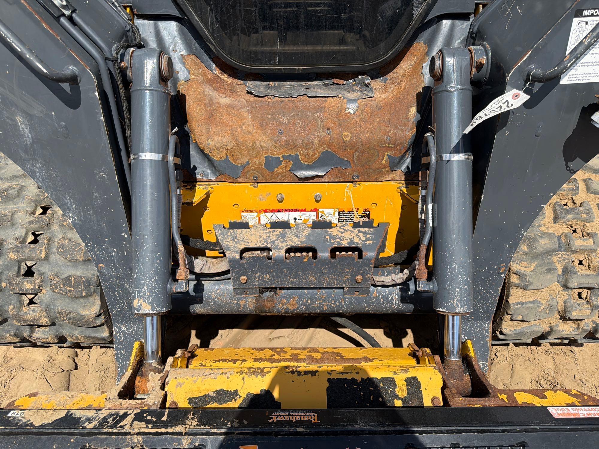 John Deere 325G