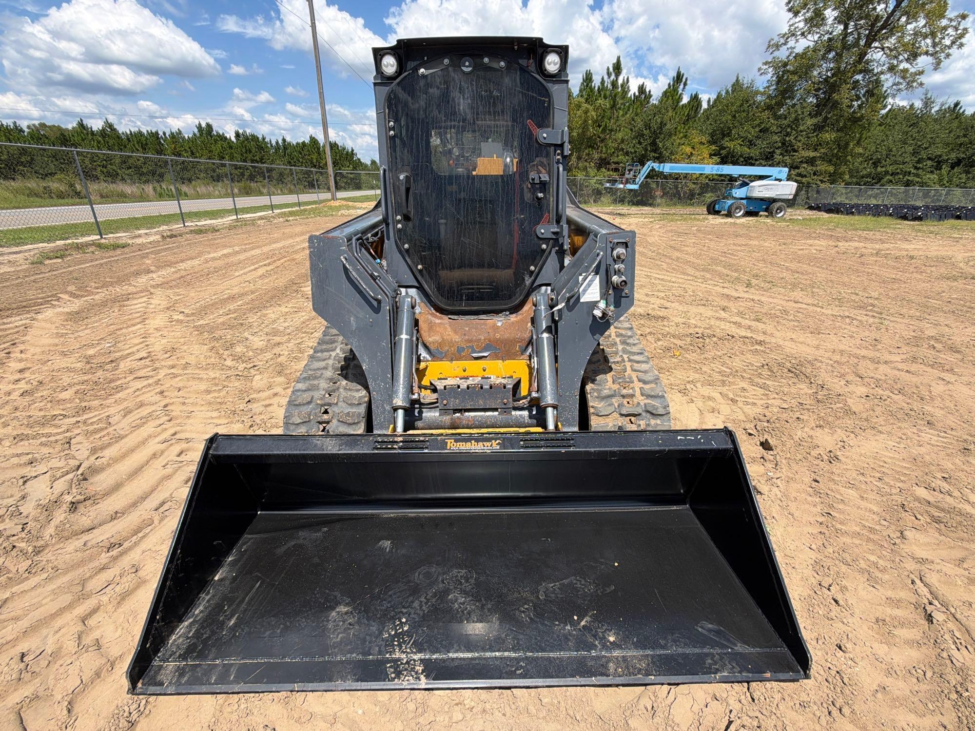 John Deere 325G