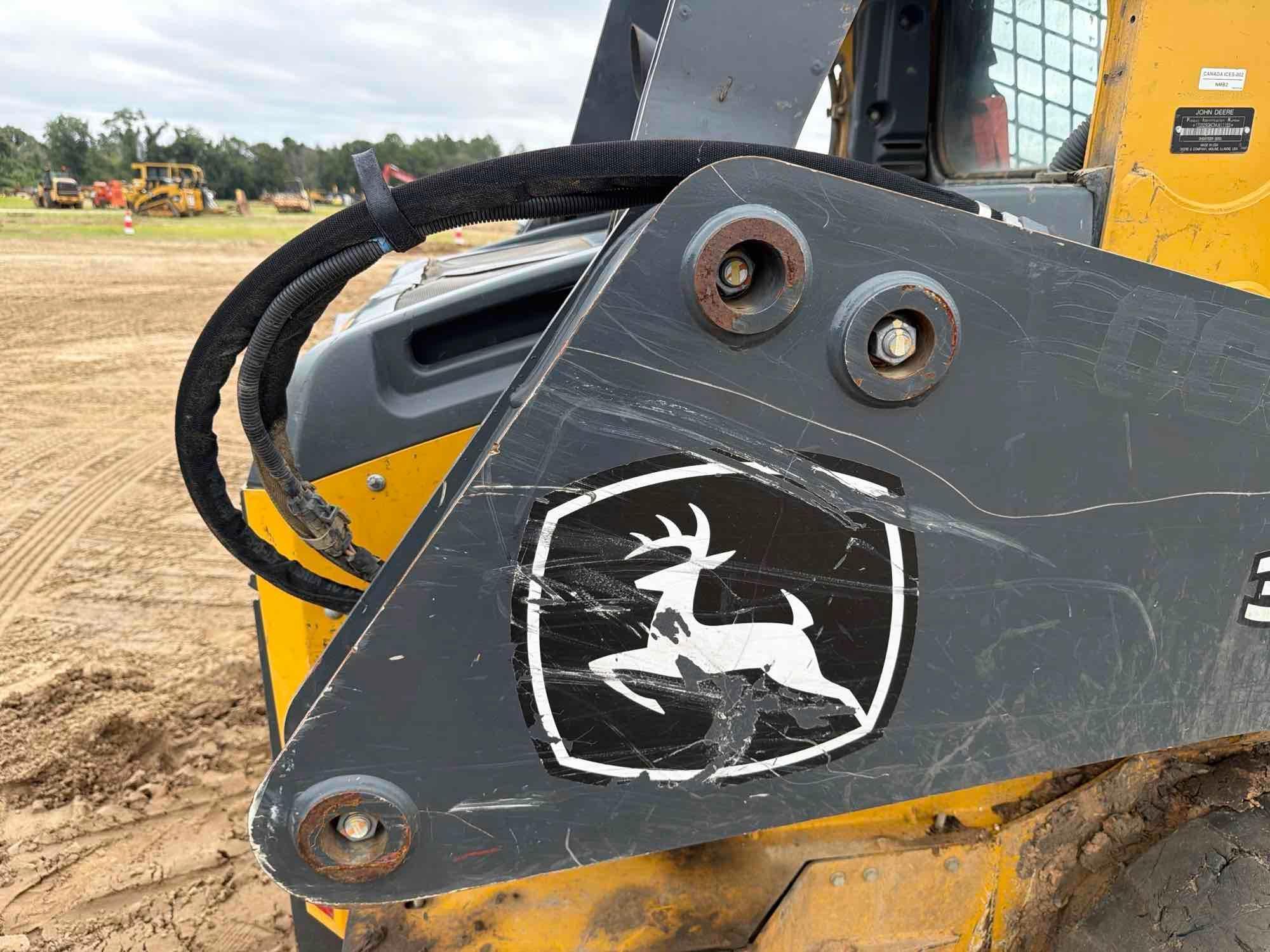 2022 John Deere 325G
