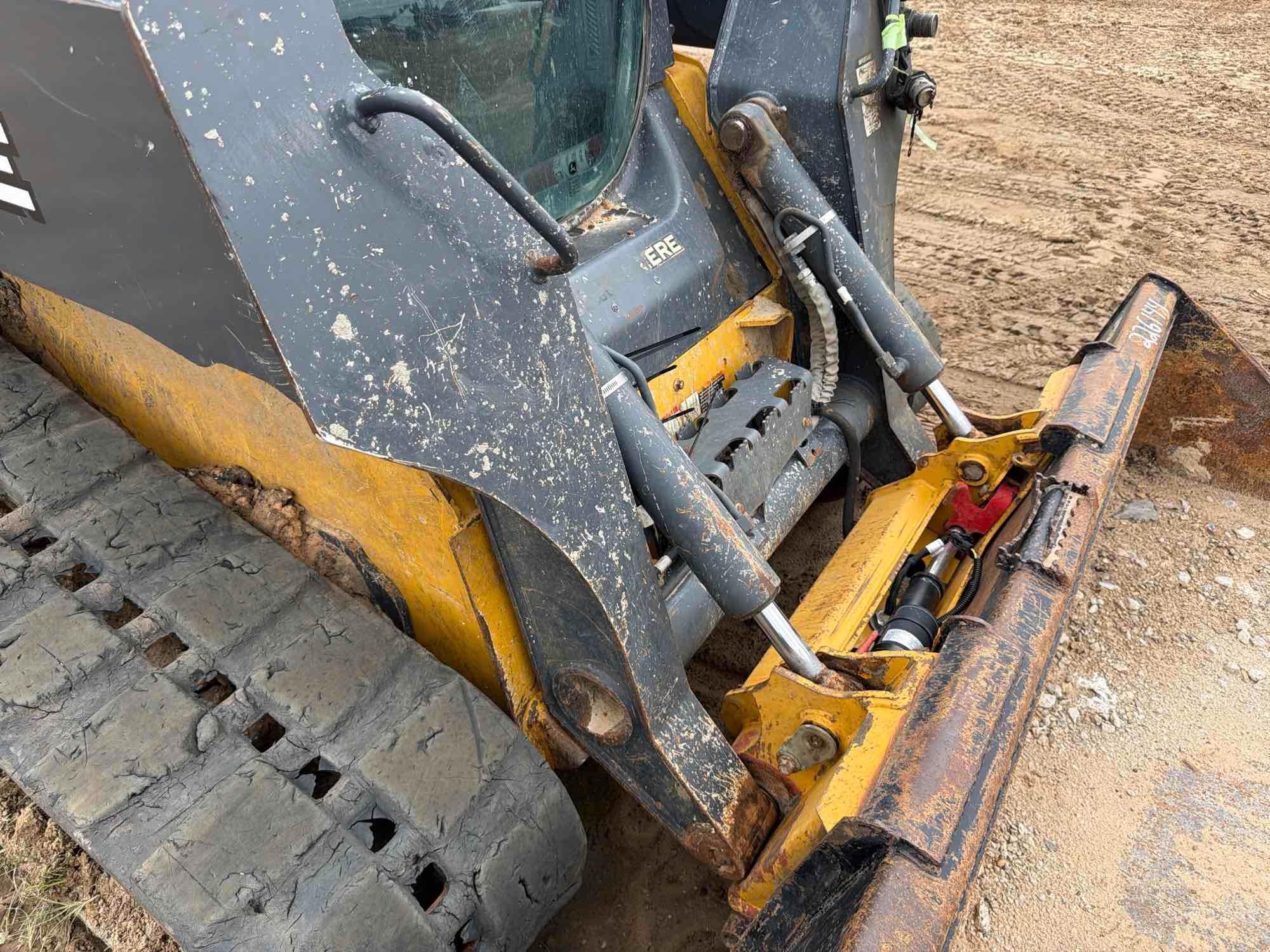 2022 John Deere 325G