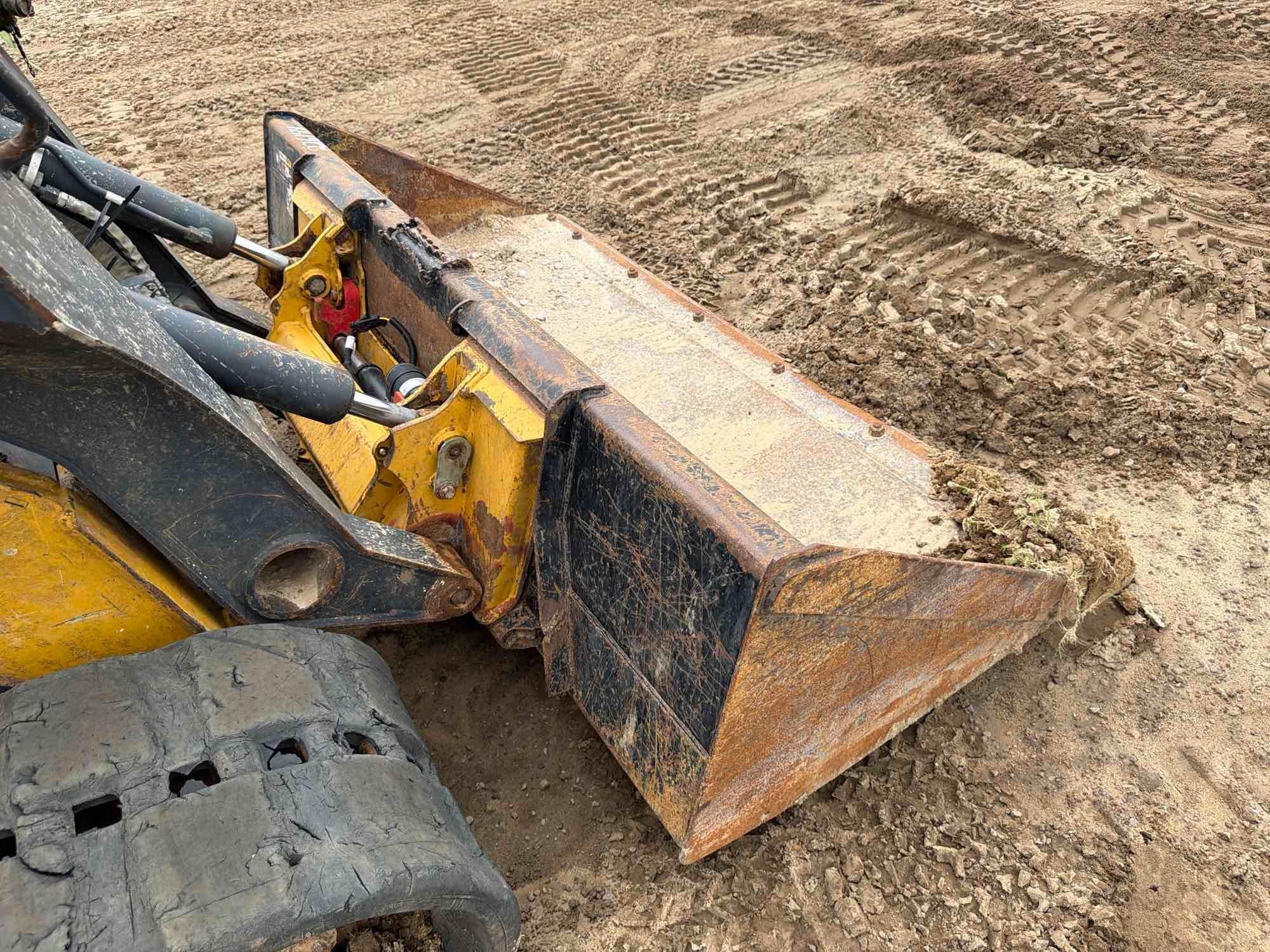 2022 John Deere 325G