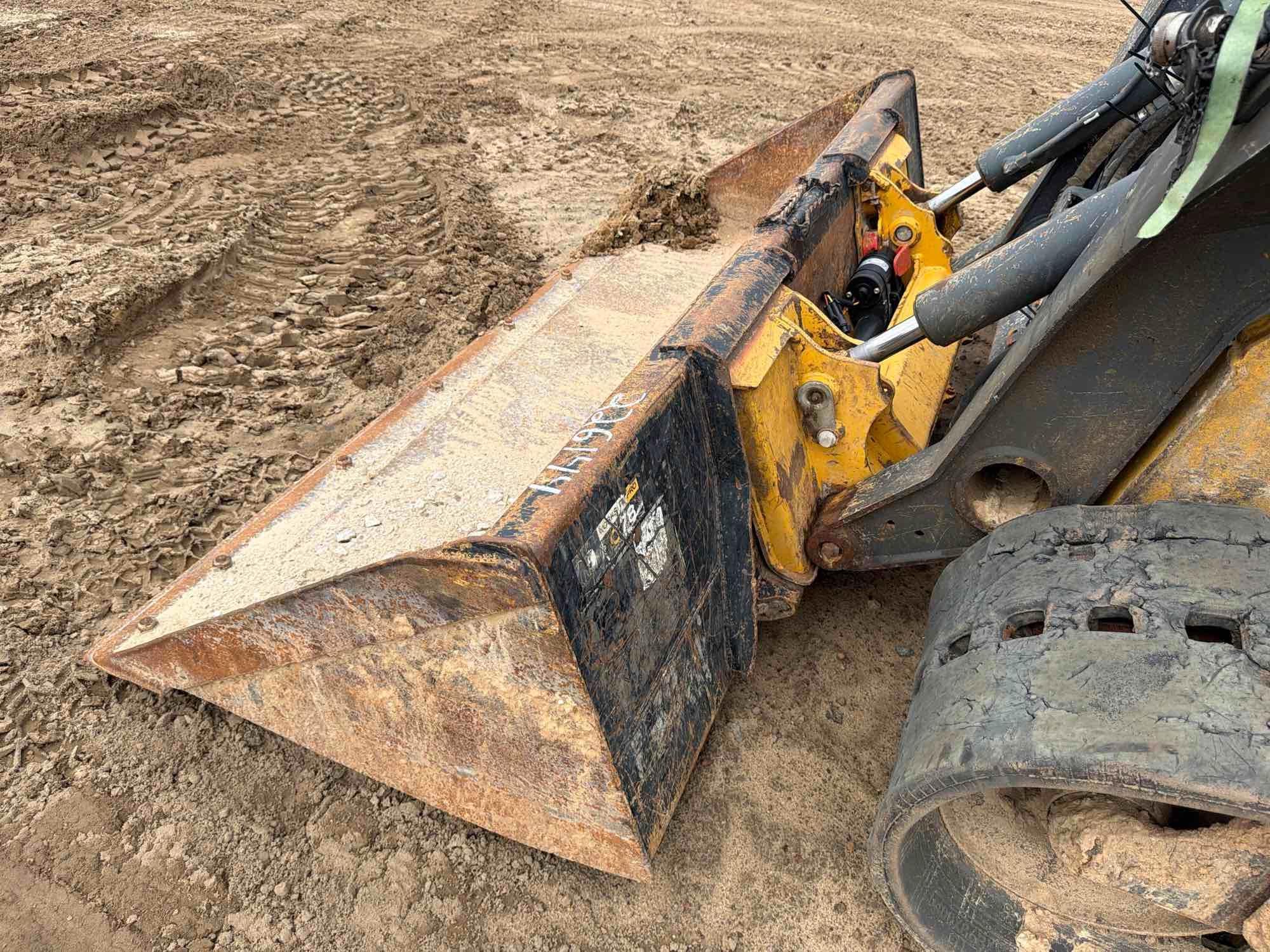 2022 John Deere 325G
