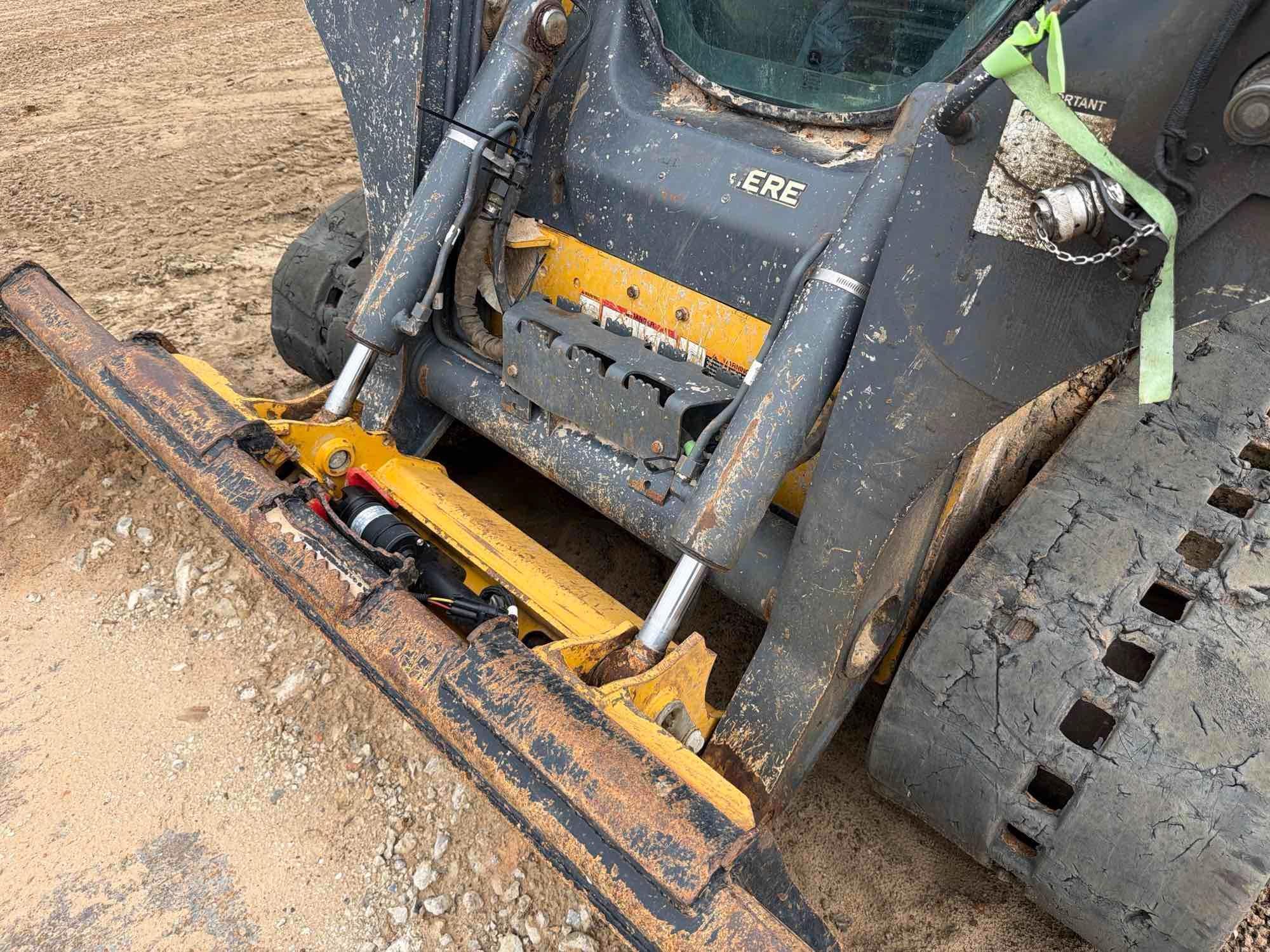 2022 John Deere 325G