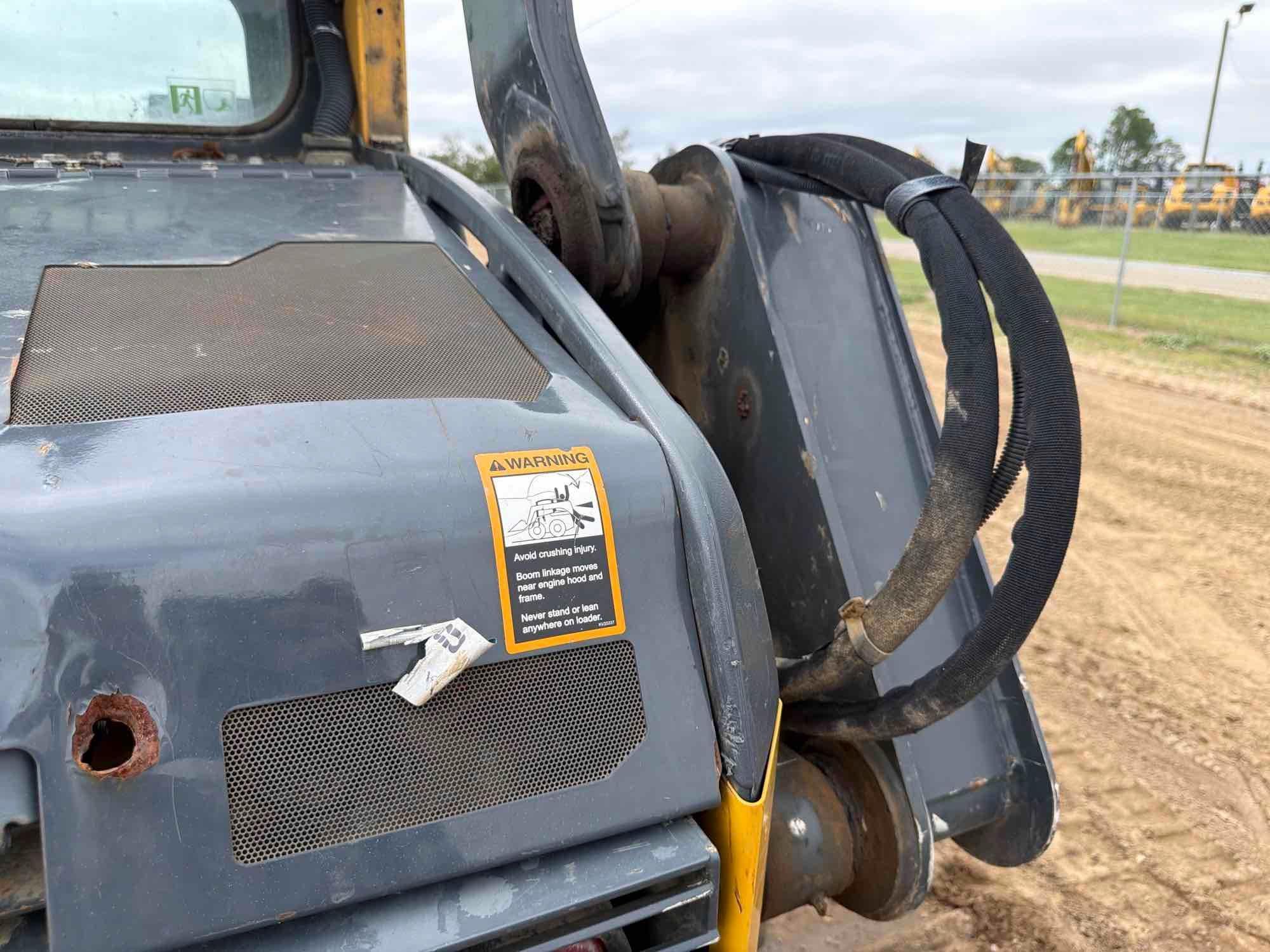 2022 John Deere 325G