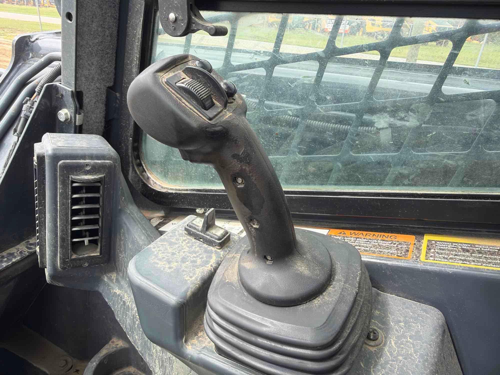 2022 John Deere 325G