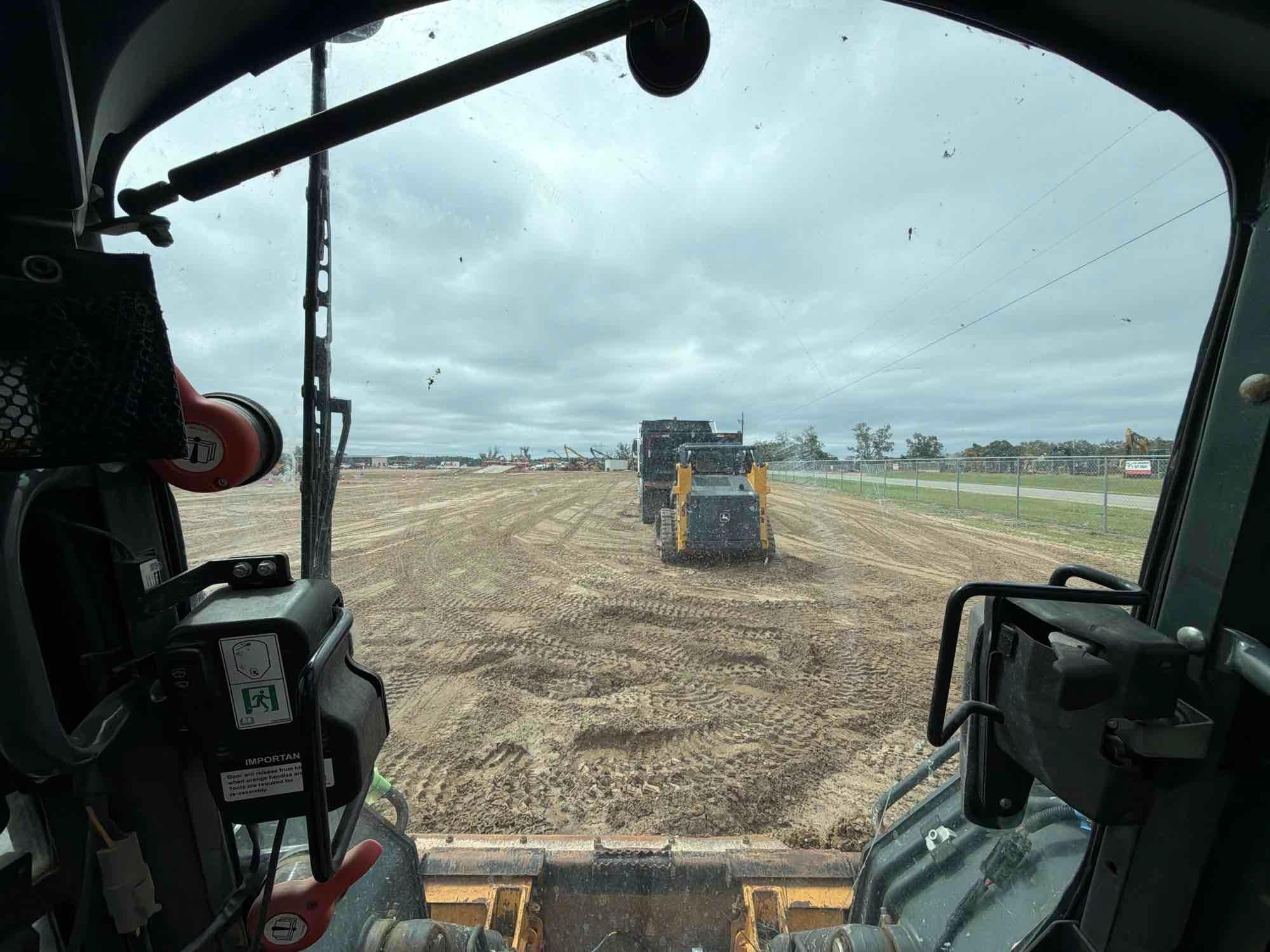 2022 John Deere 325G