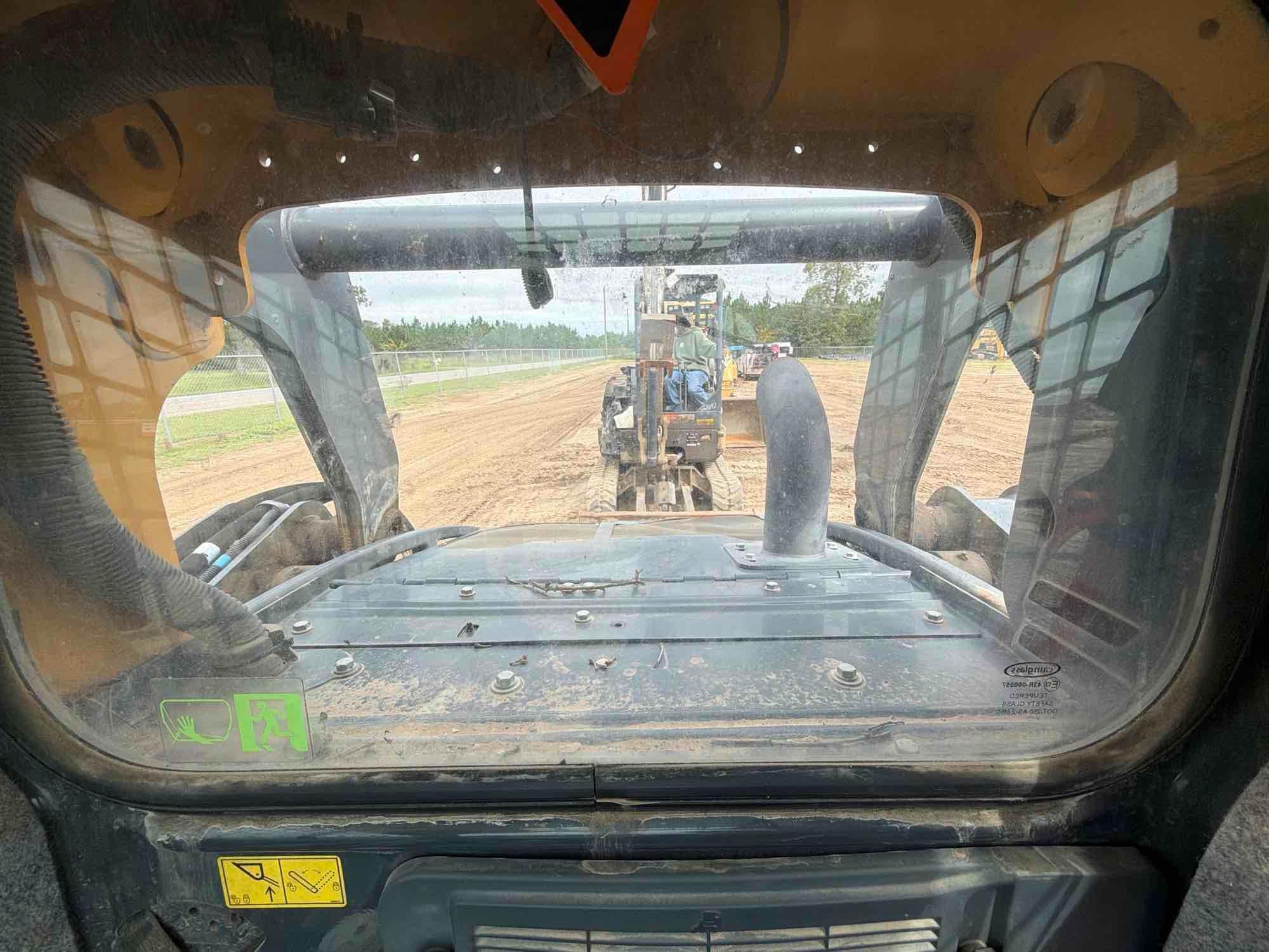 2022 John Deere 325G