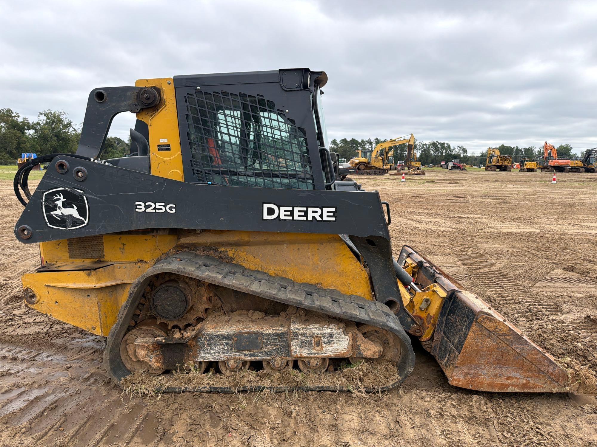 2022 John Deere 325G