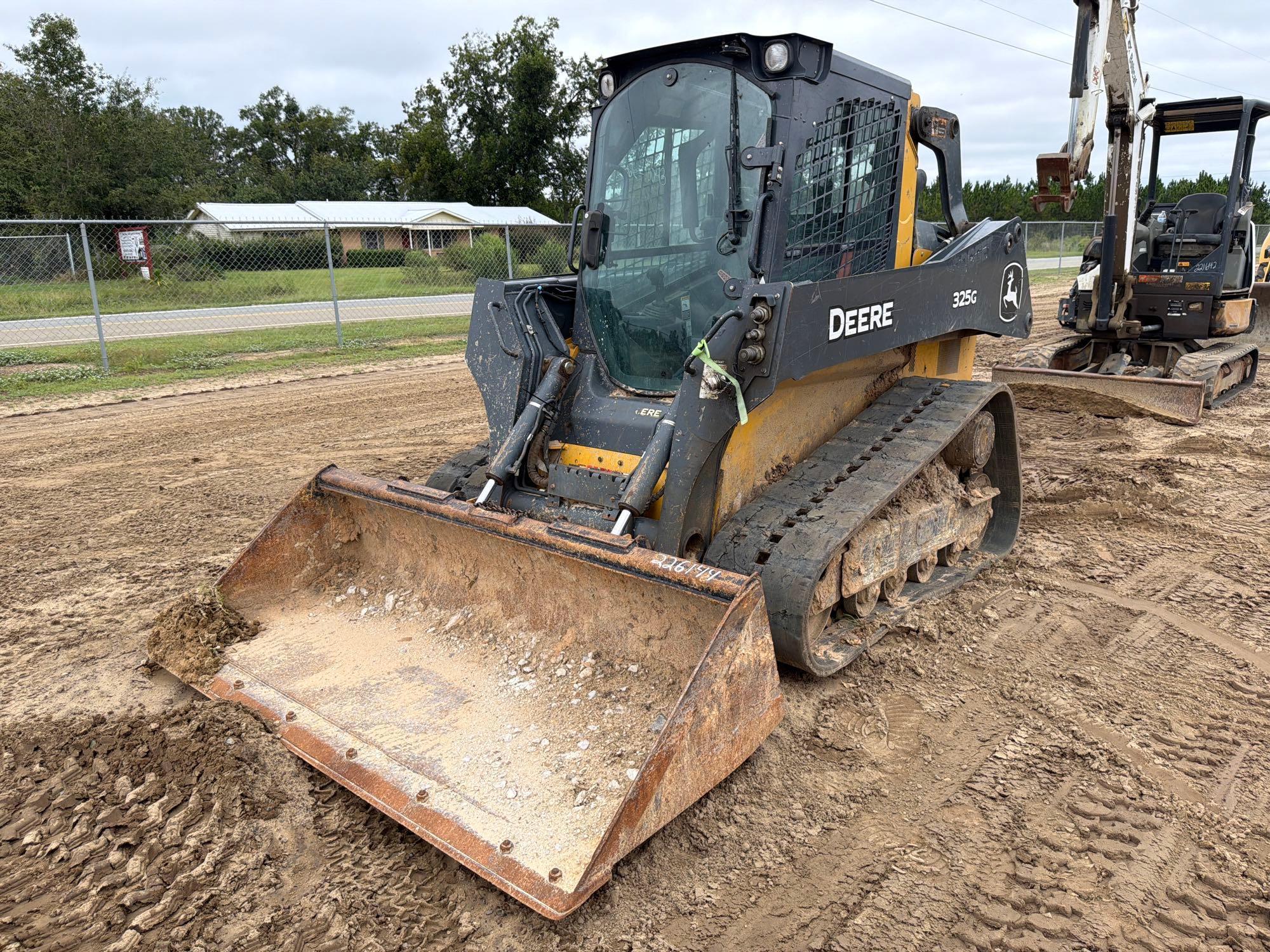 2022 John Deere 325G