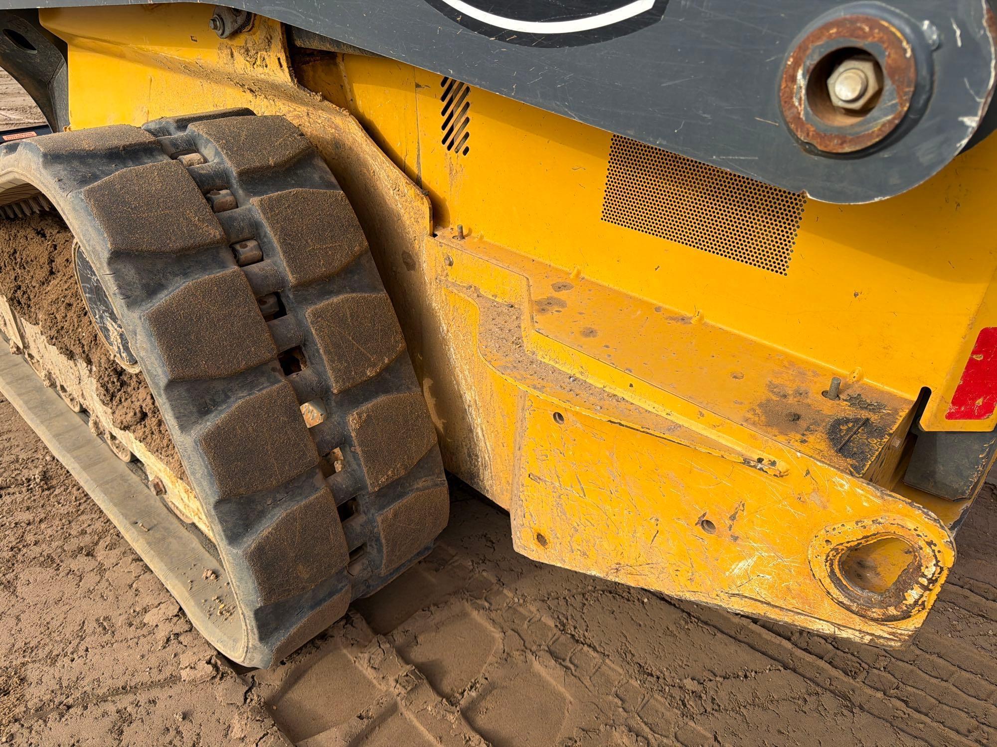 2022 John Deere 325G