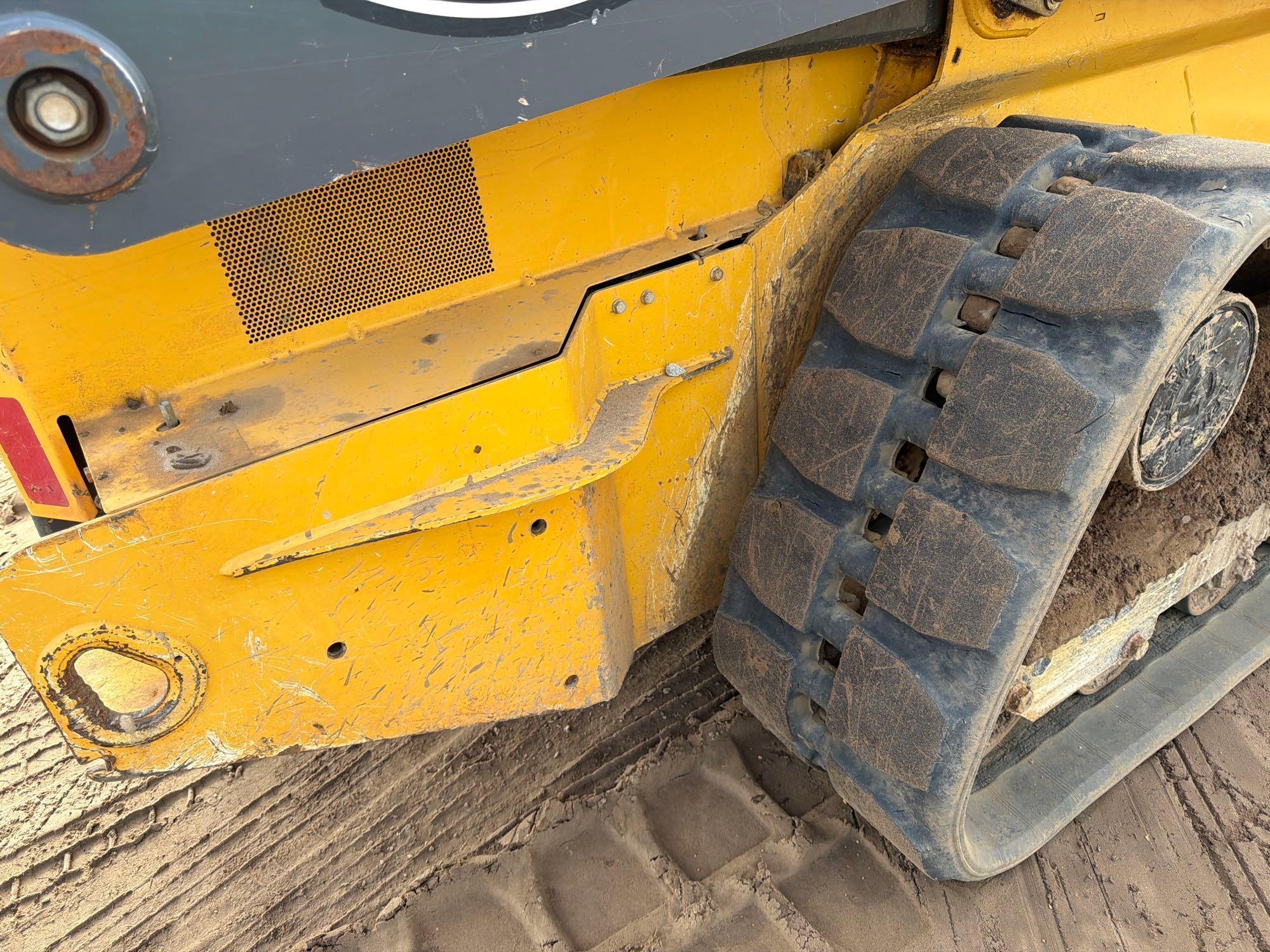 2022 John Deere 325G