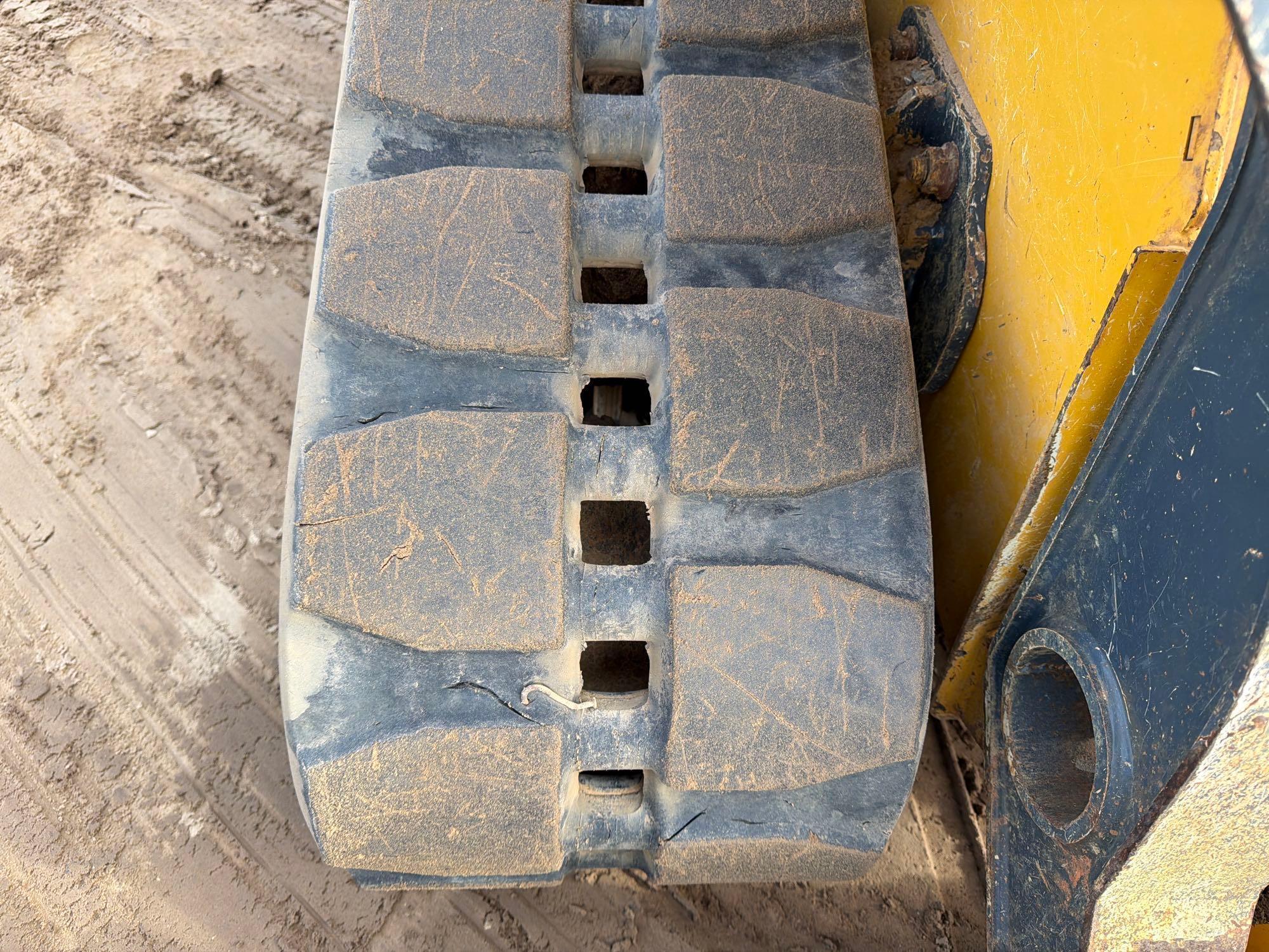 2022 John Deere 325G