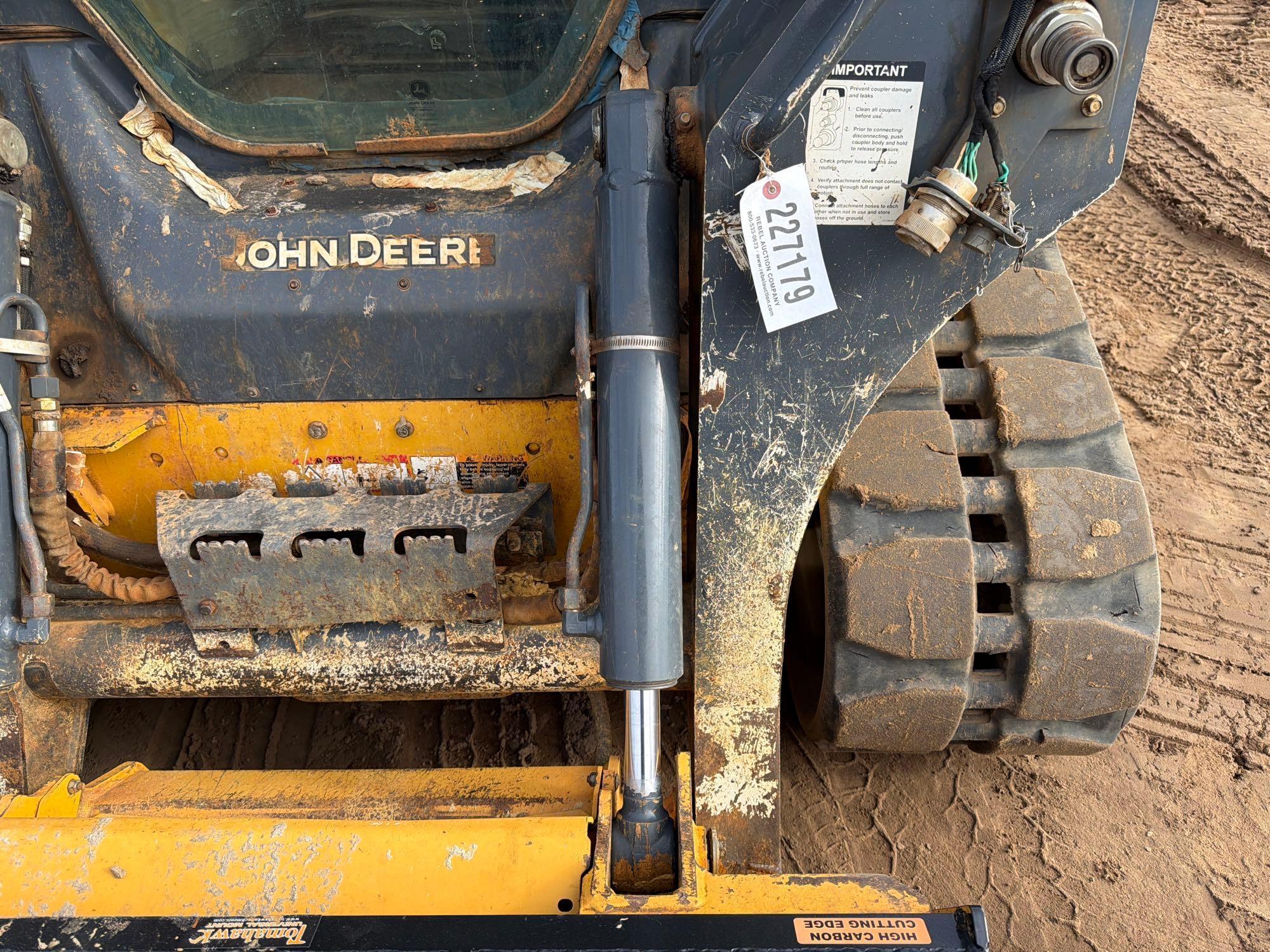 2022 John Deere 325G