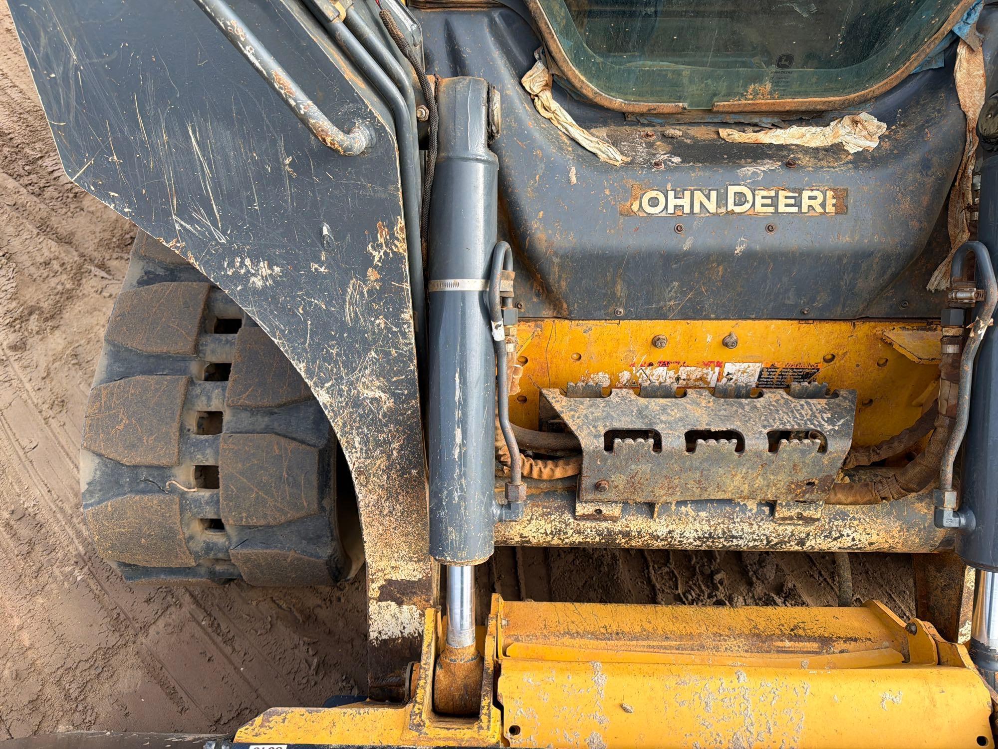 2022 John Deere 325G