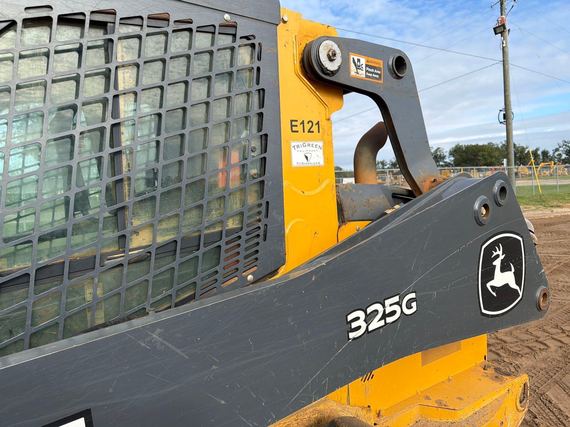 2022 John Deere 325G