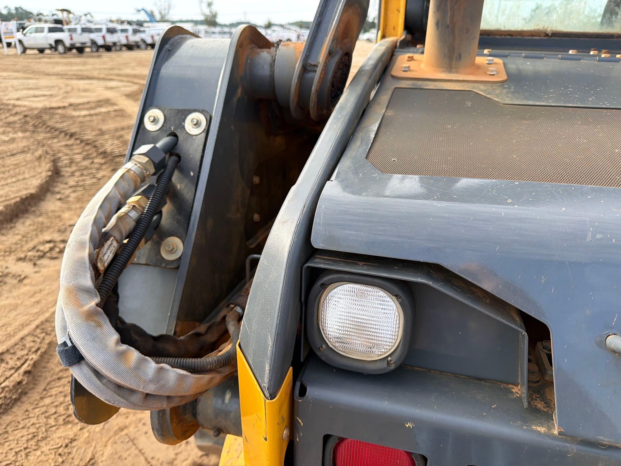 2022 John Deere 325G