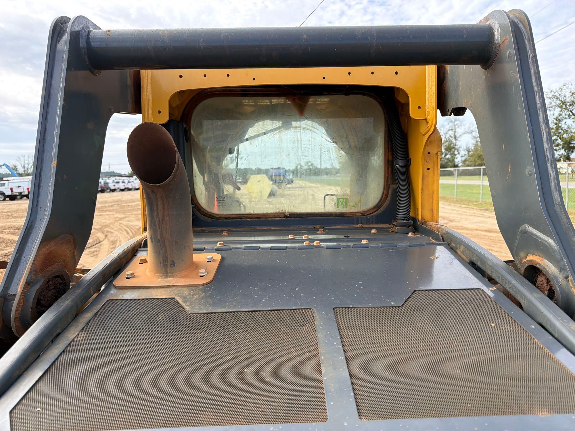 2022 John Deere 325G