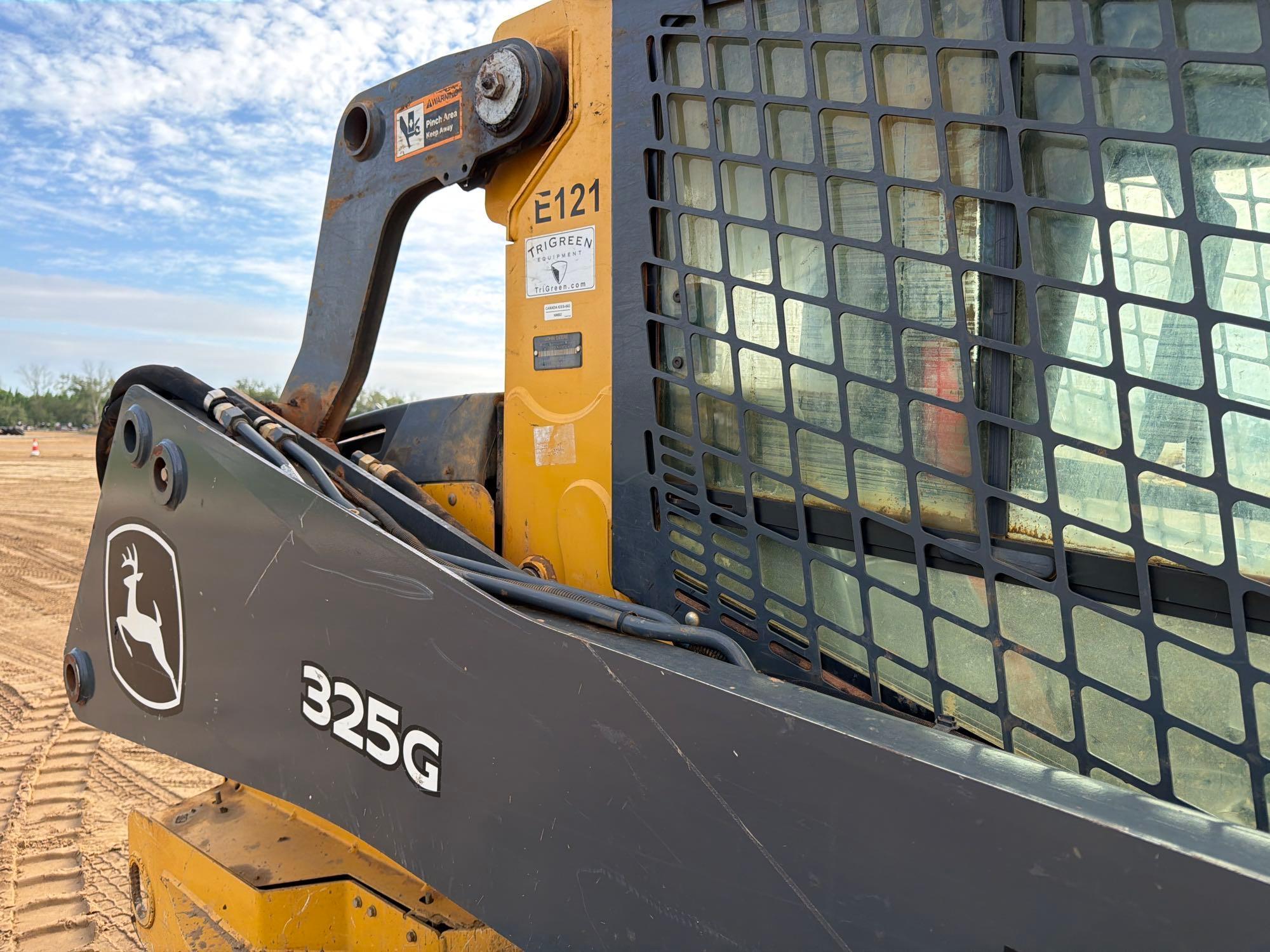2022 John Deere 325G