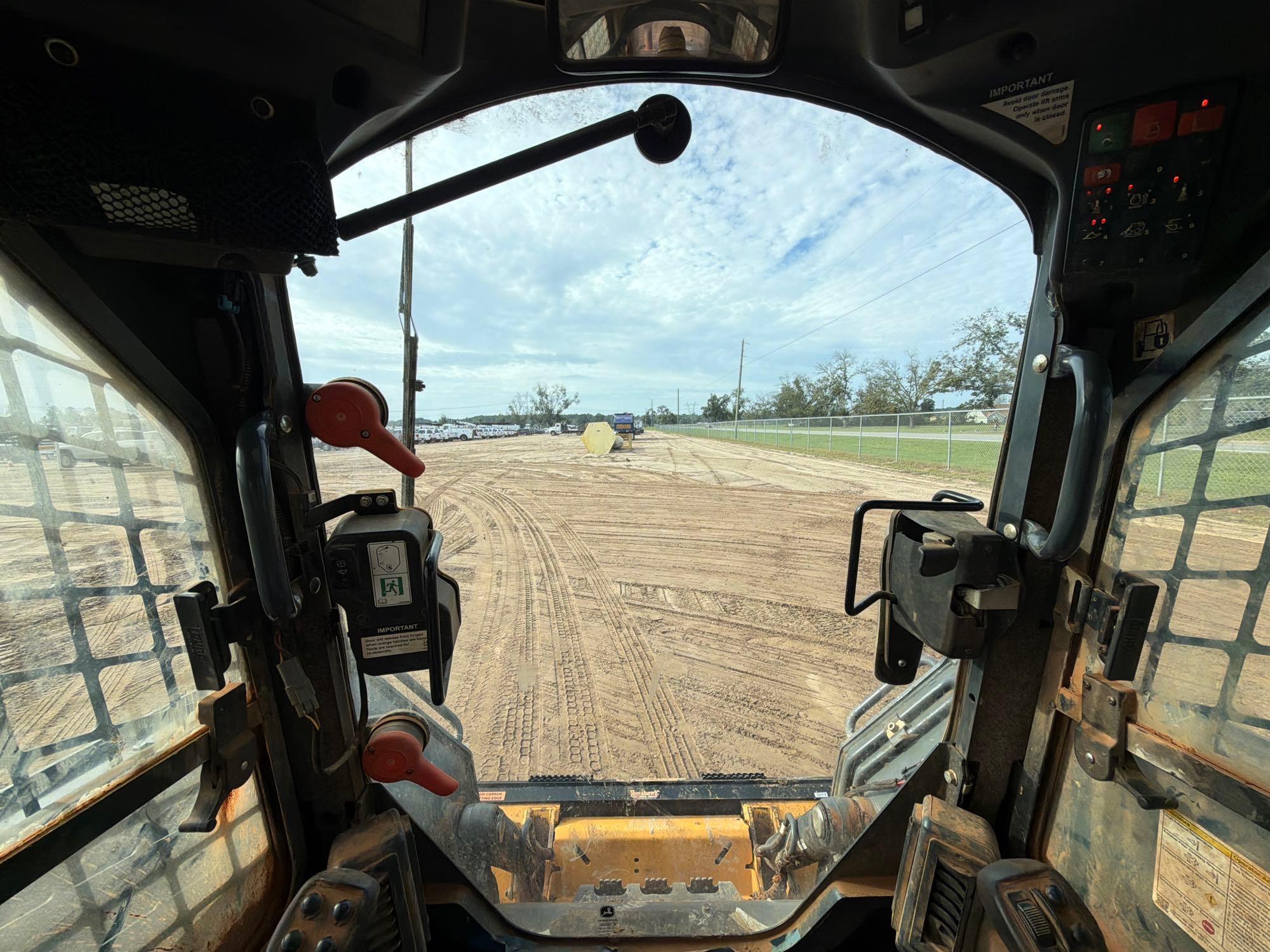 2022 John Deere 325G