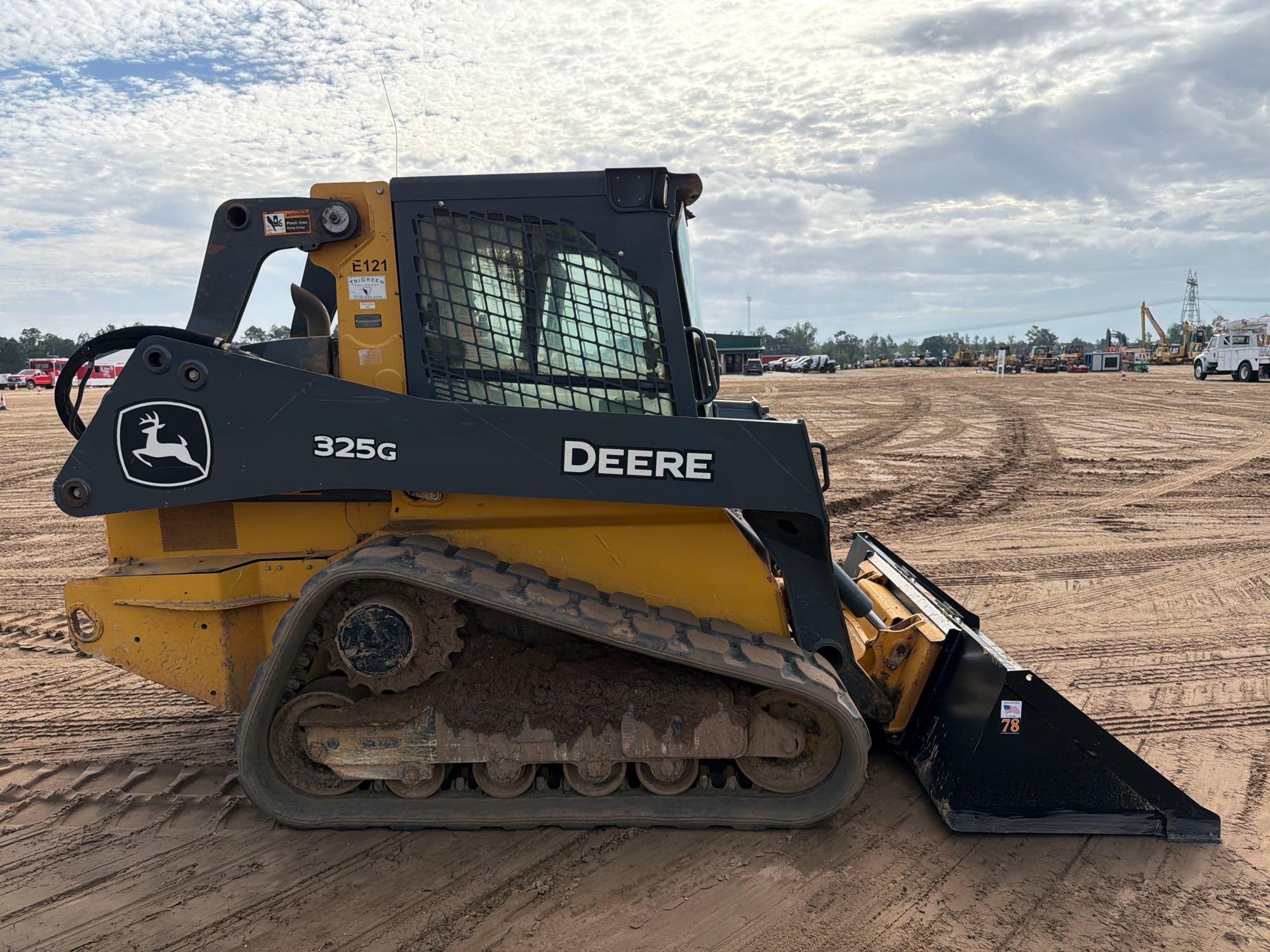 2022 John Deere 325G