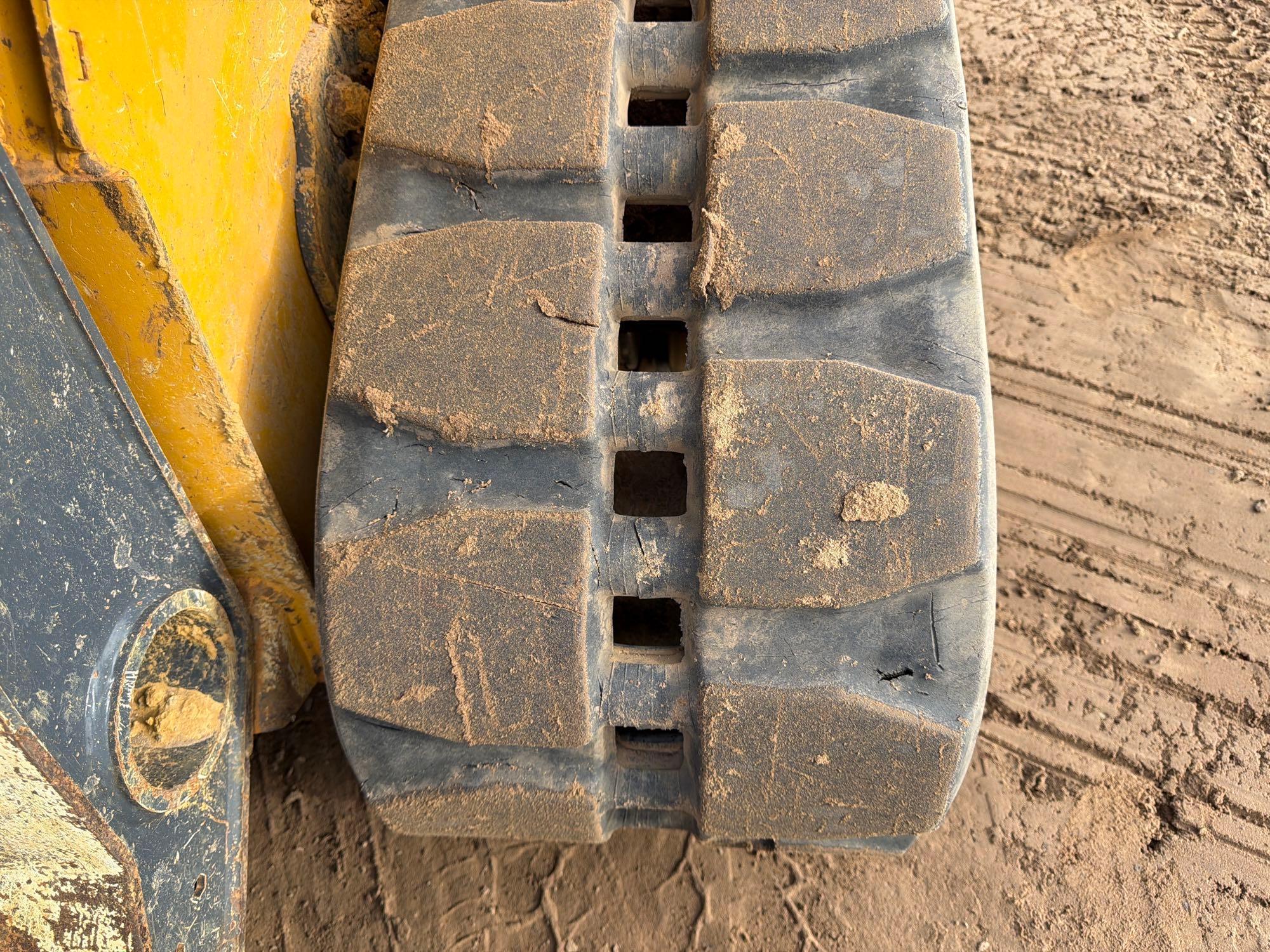 2022 John Deere 325G