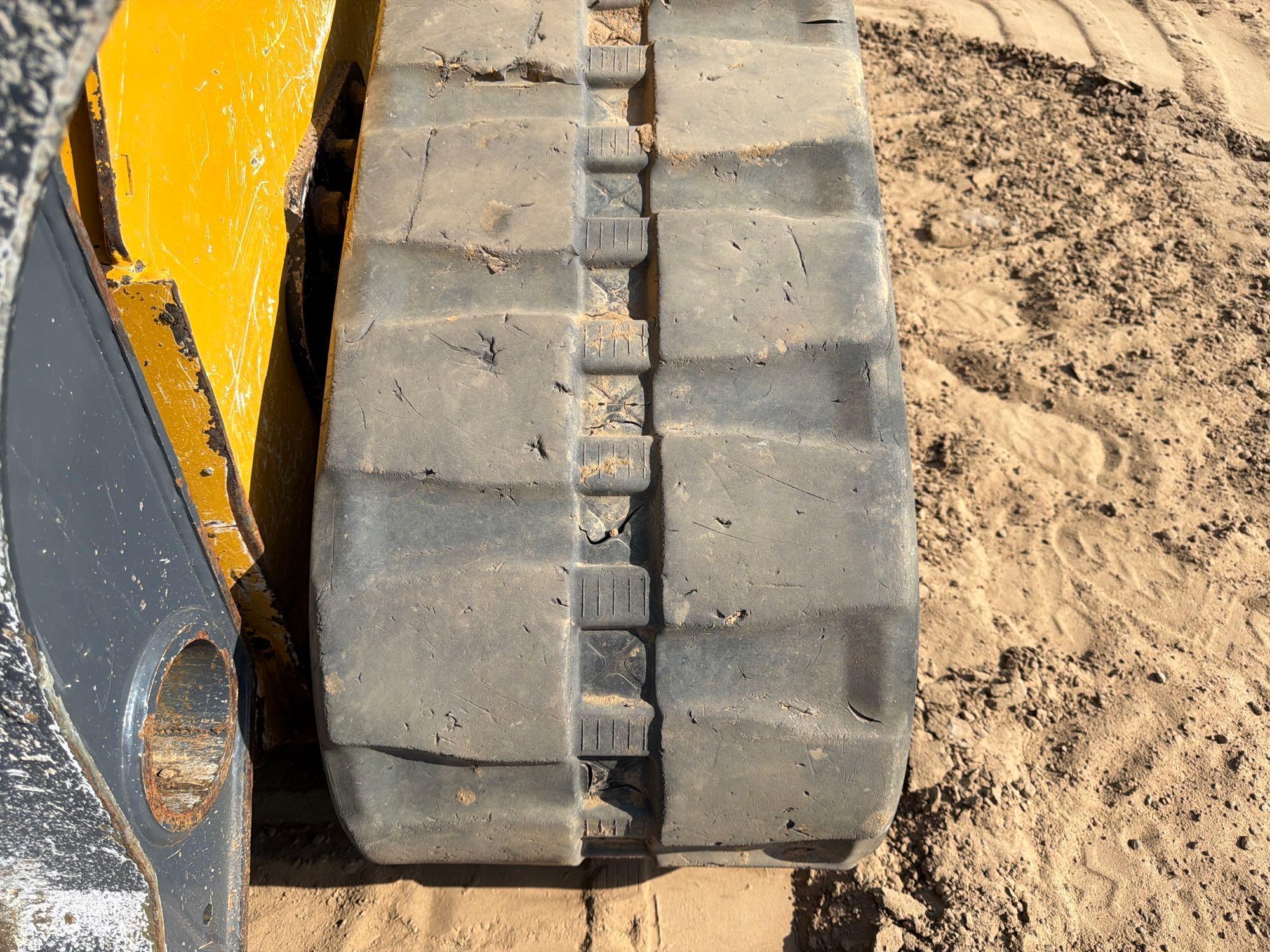 2018 John Deere 325
