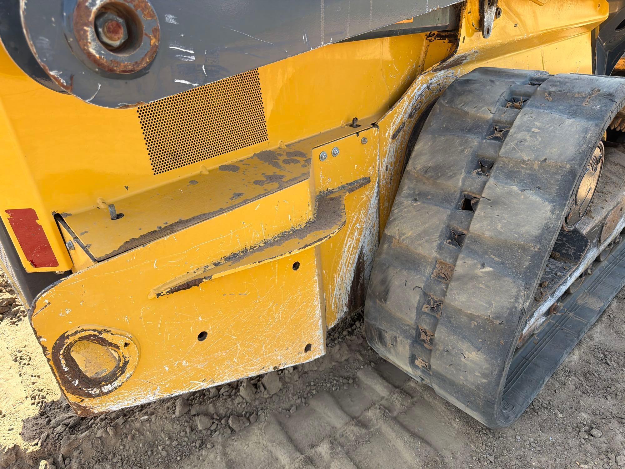 2018 John Deere 325