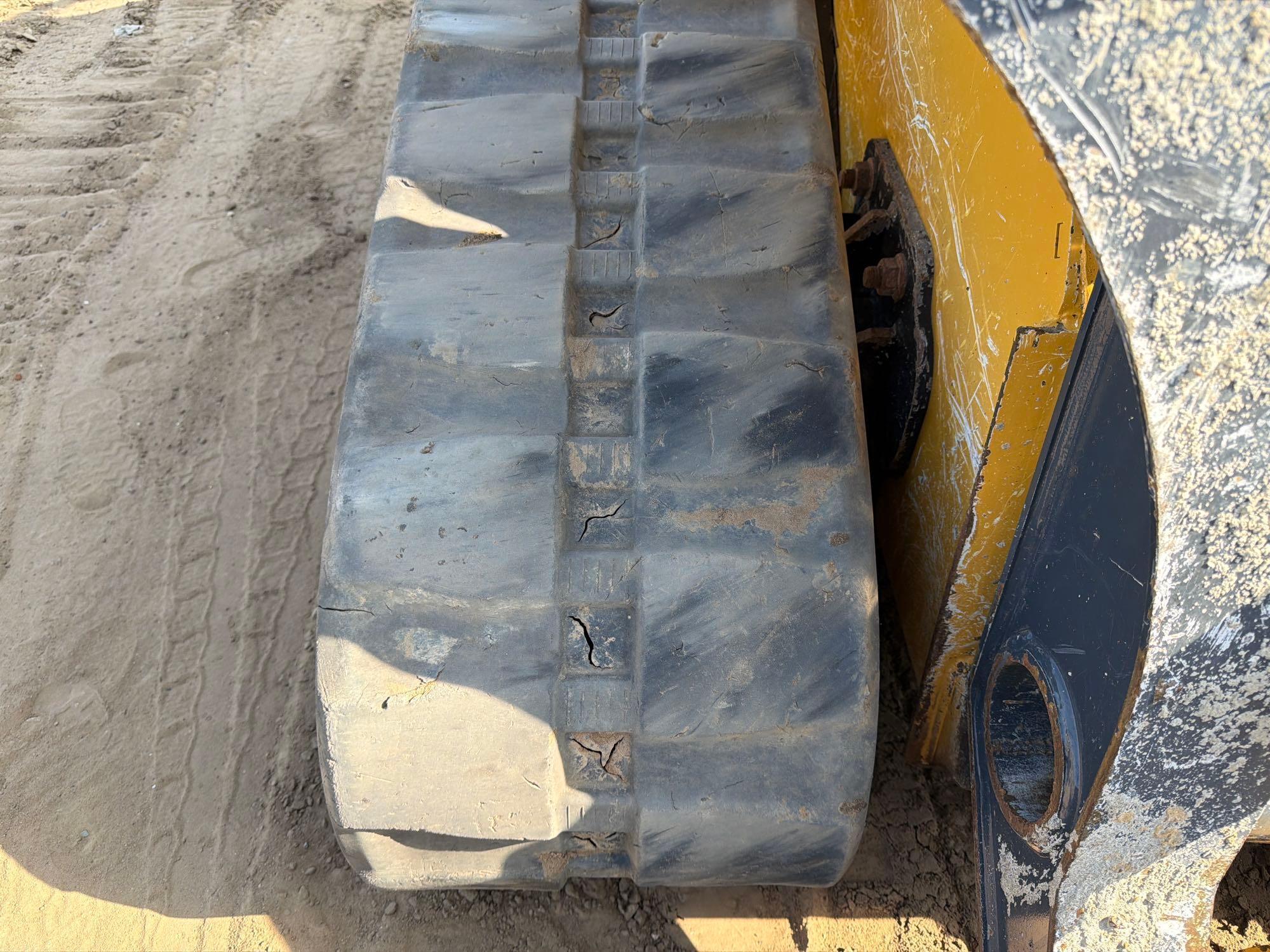 2018 John Deere 325