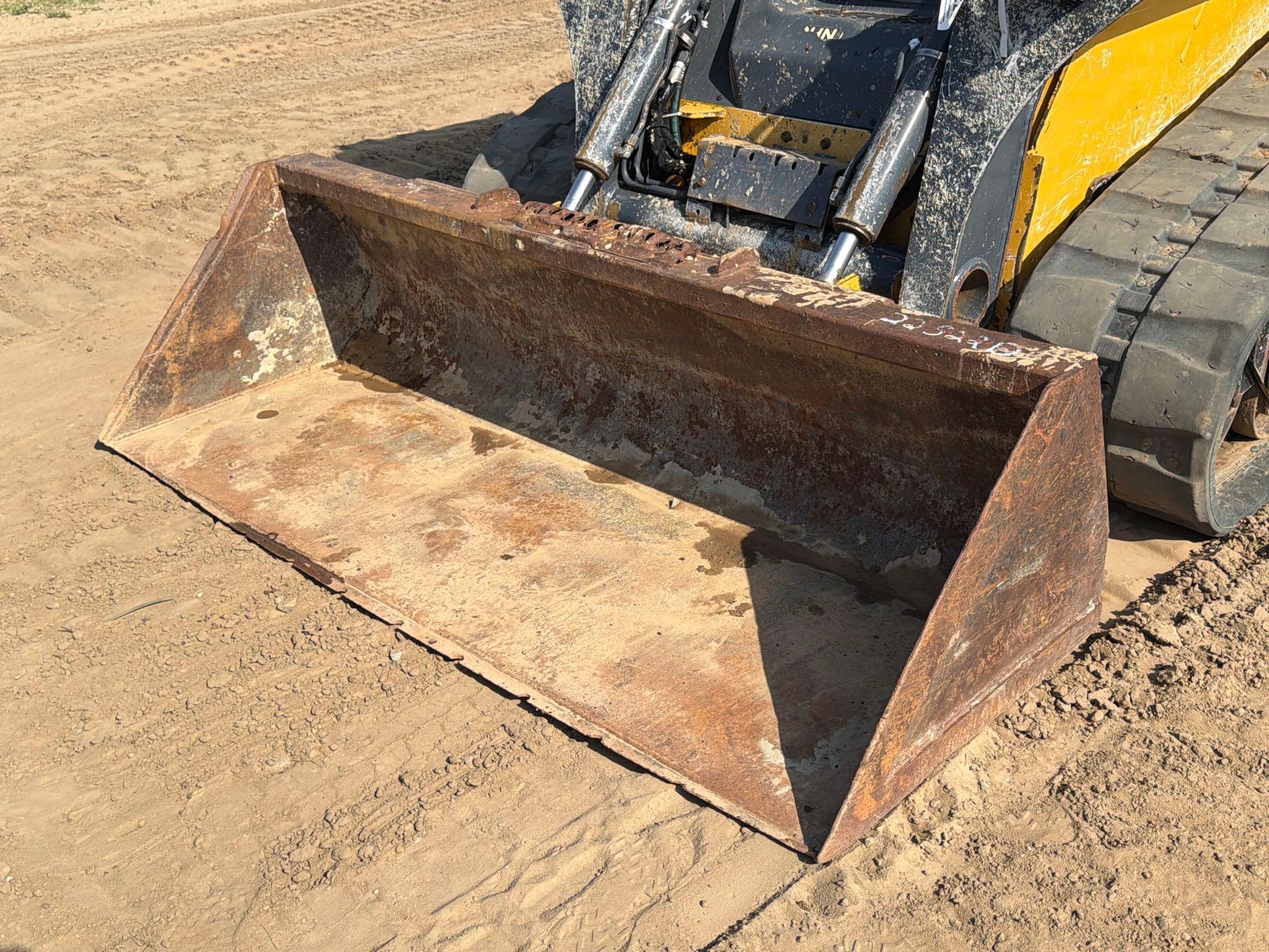 2018 John Deere 325
